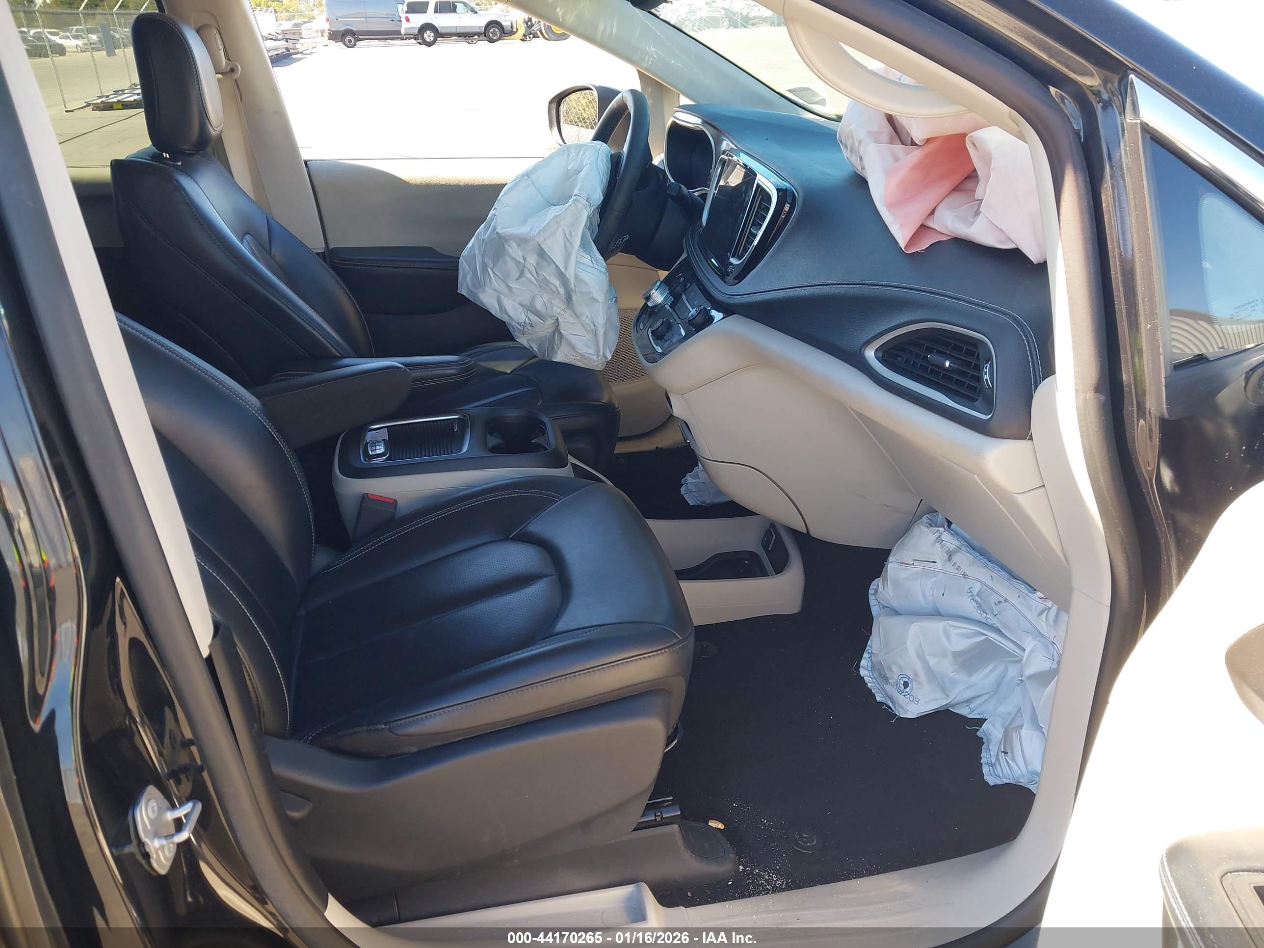 CHRYSLER PACIFICA image 5
