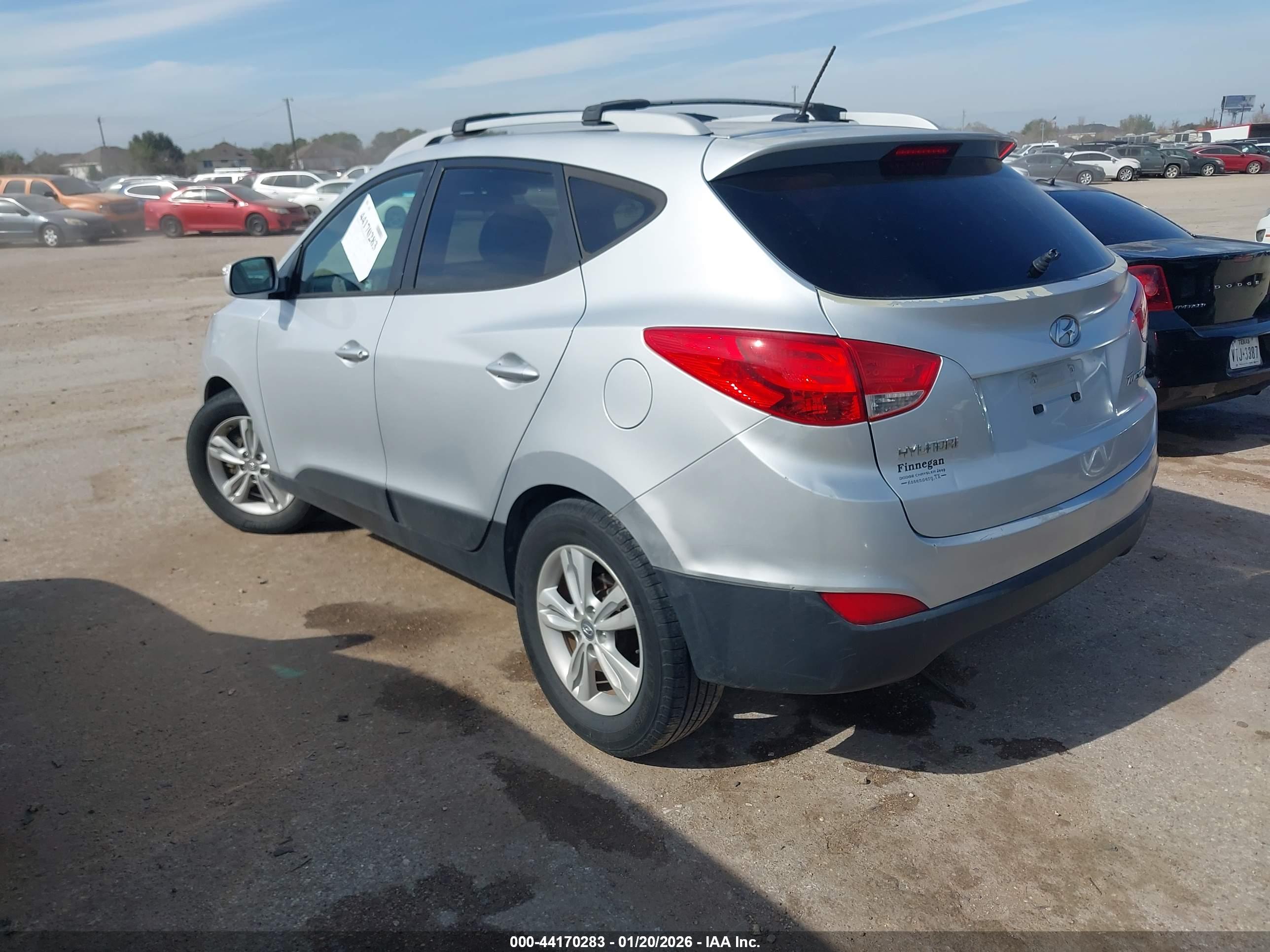 HYUNDAI TUCSON image 3
