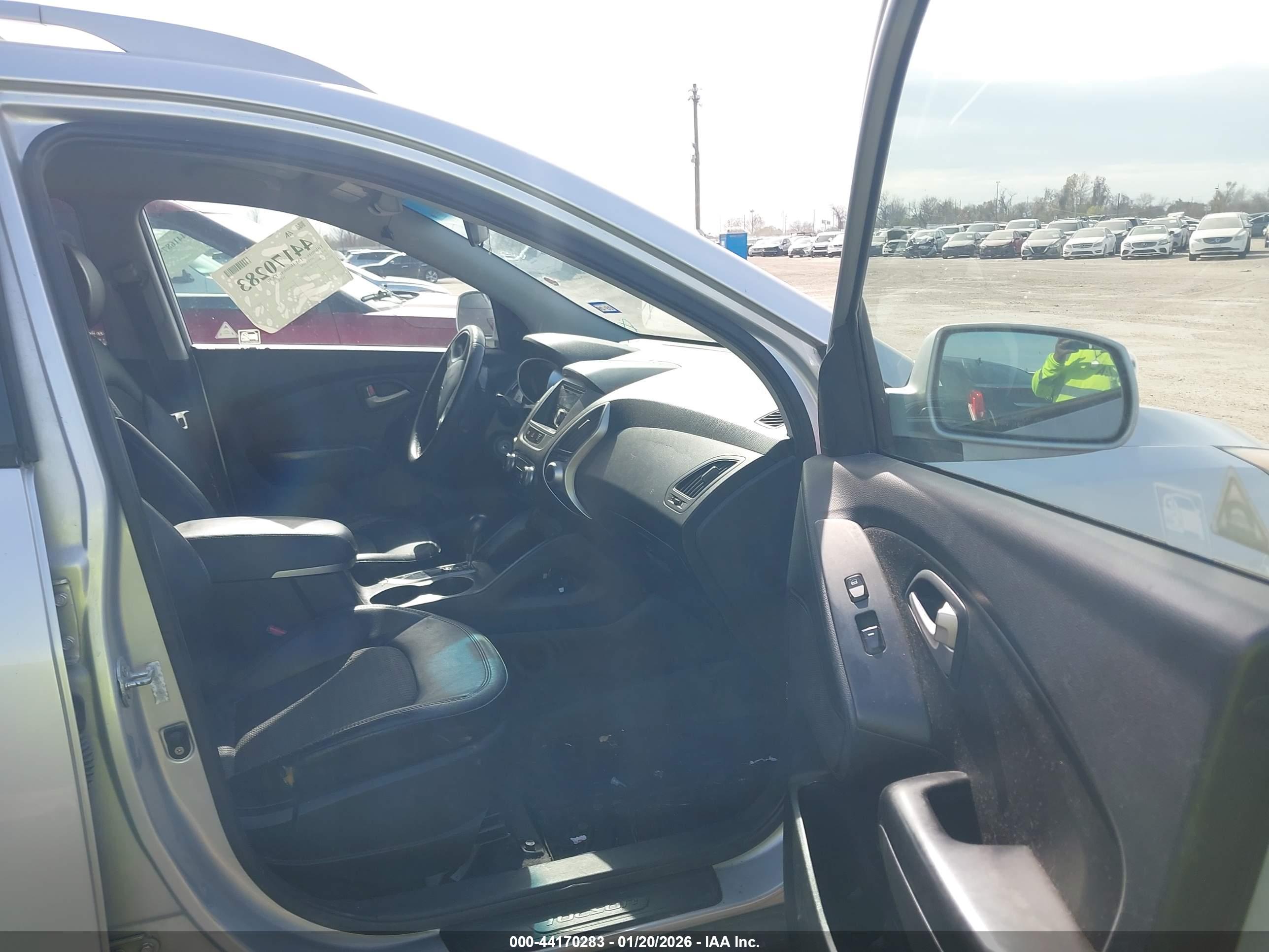 HYUNDAI TUCSON image 5