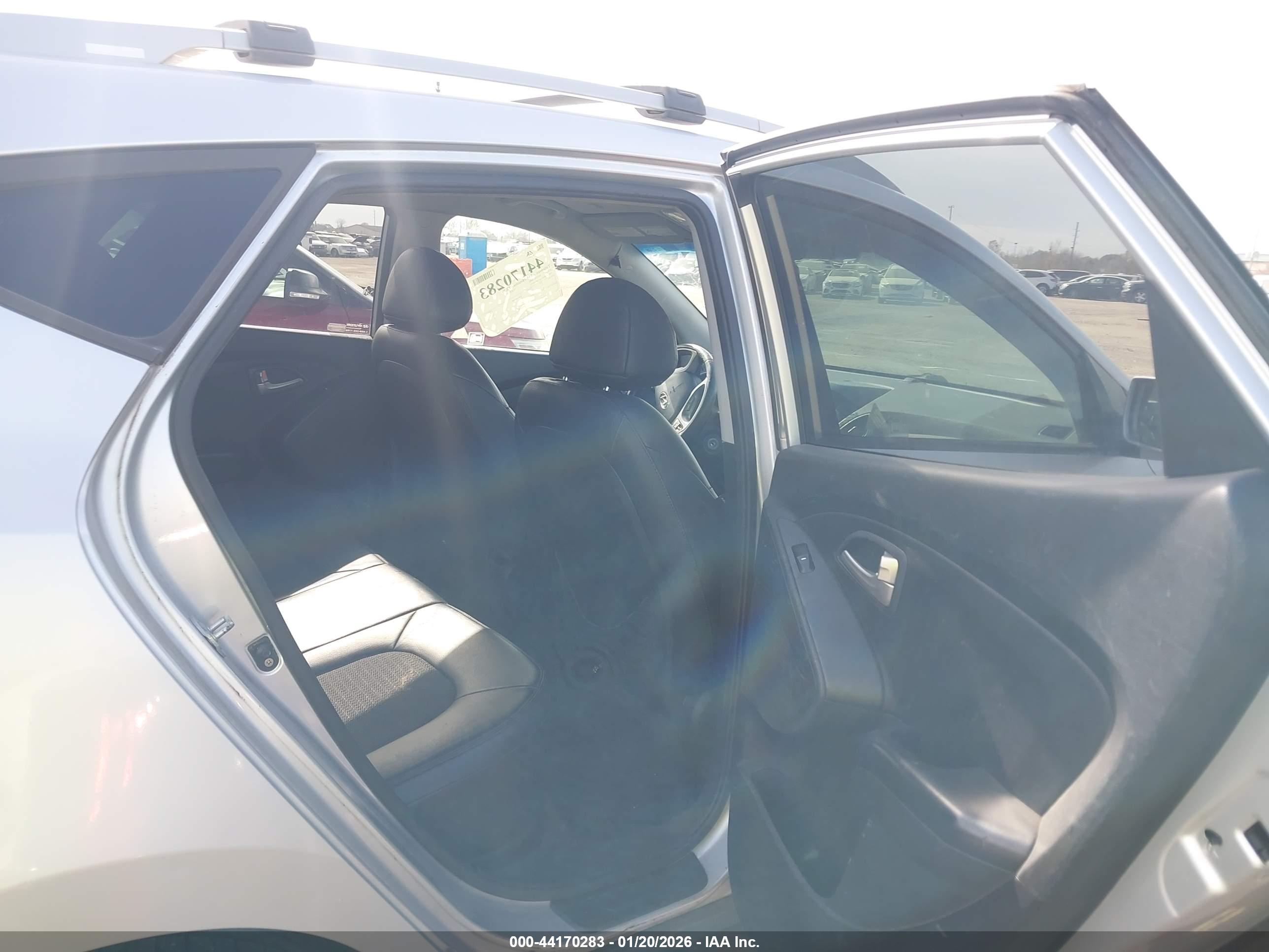 HYUNDAI TUCSON image 8