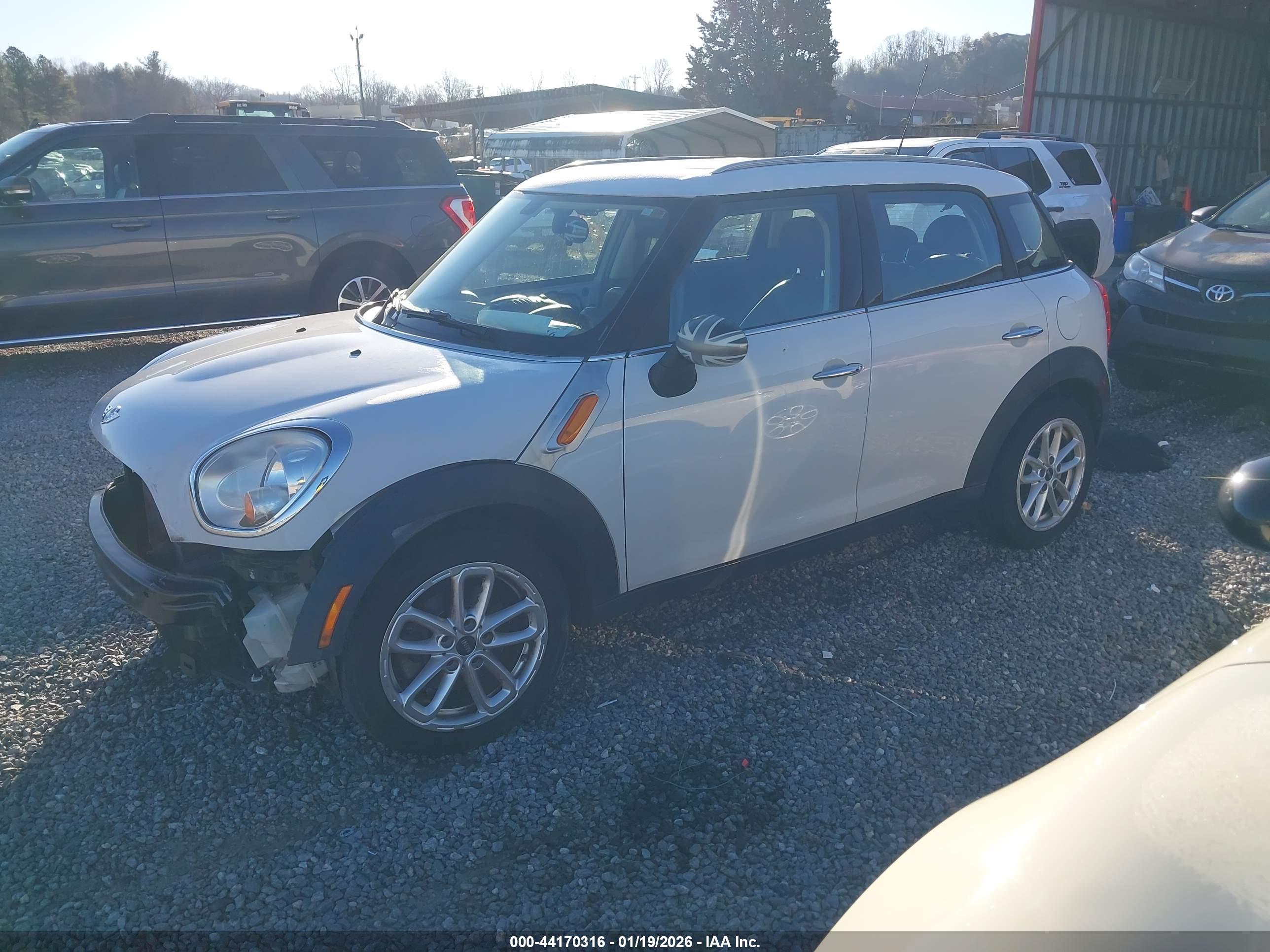 MINI COUNTRYMAN image 2