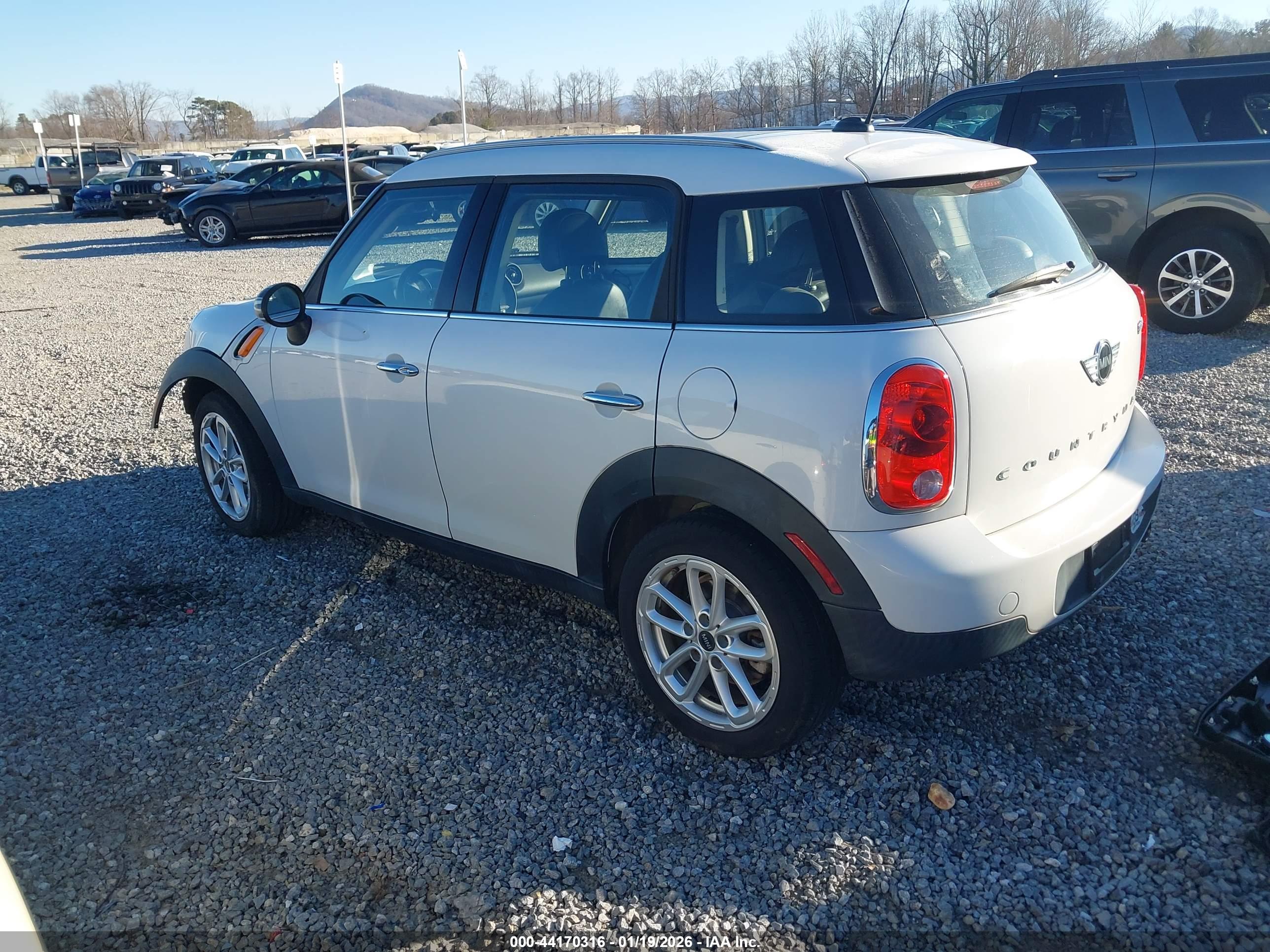 MINI COUNTRYMAN image 3