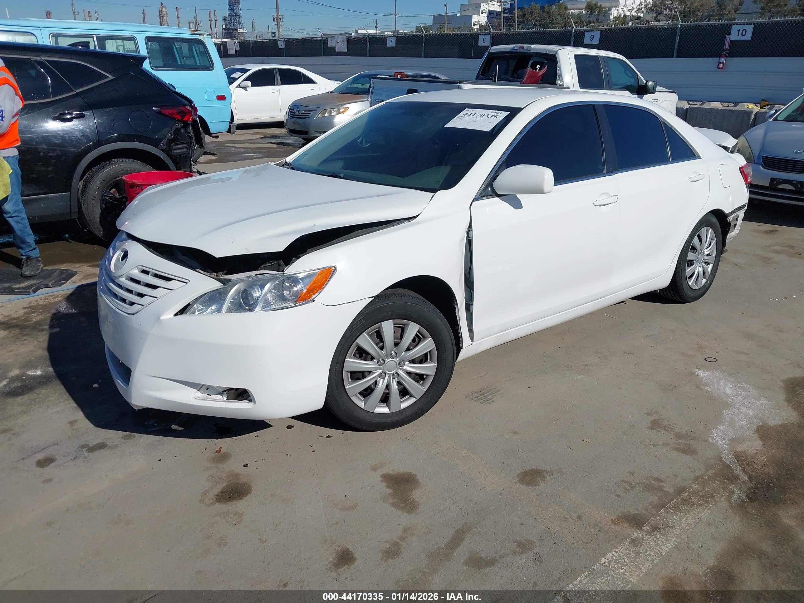 TOYOTA CAMRY image 2