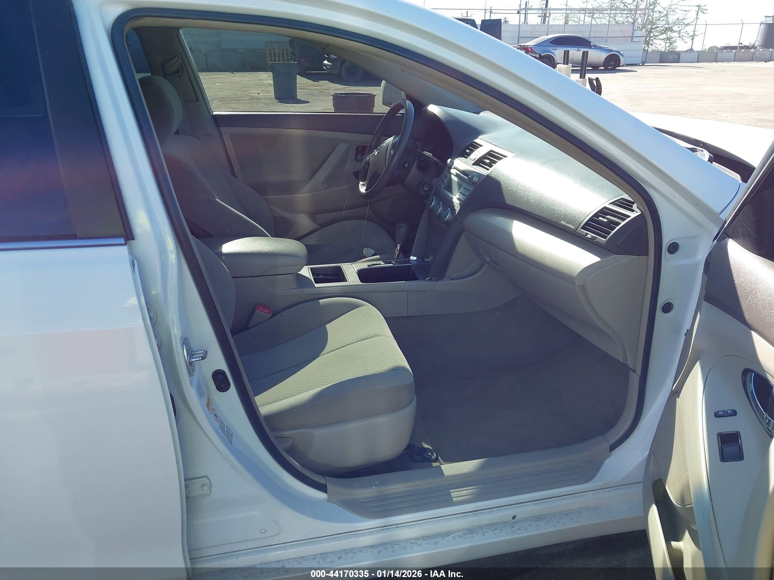TOYOTA CAMRY image 5