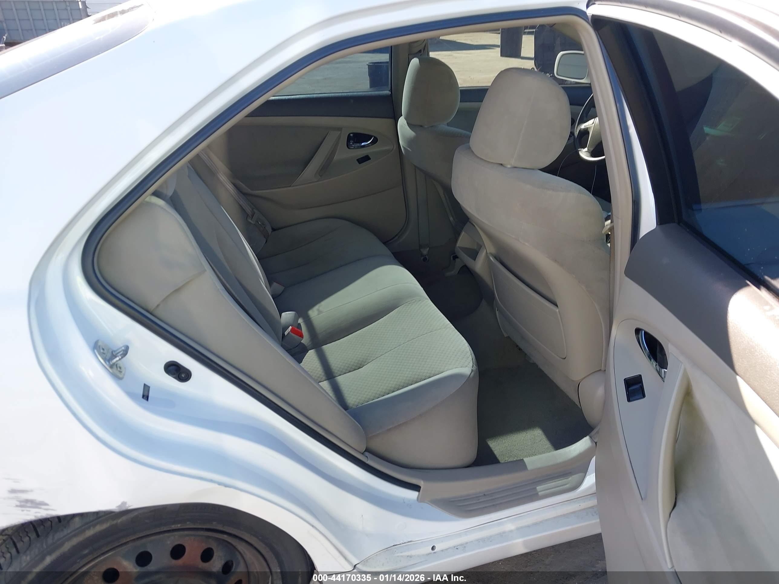 TOYOTA CAMRY image 8