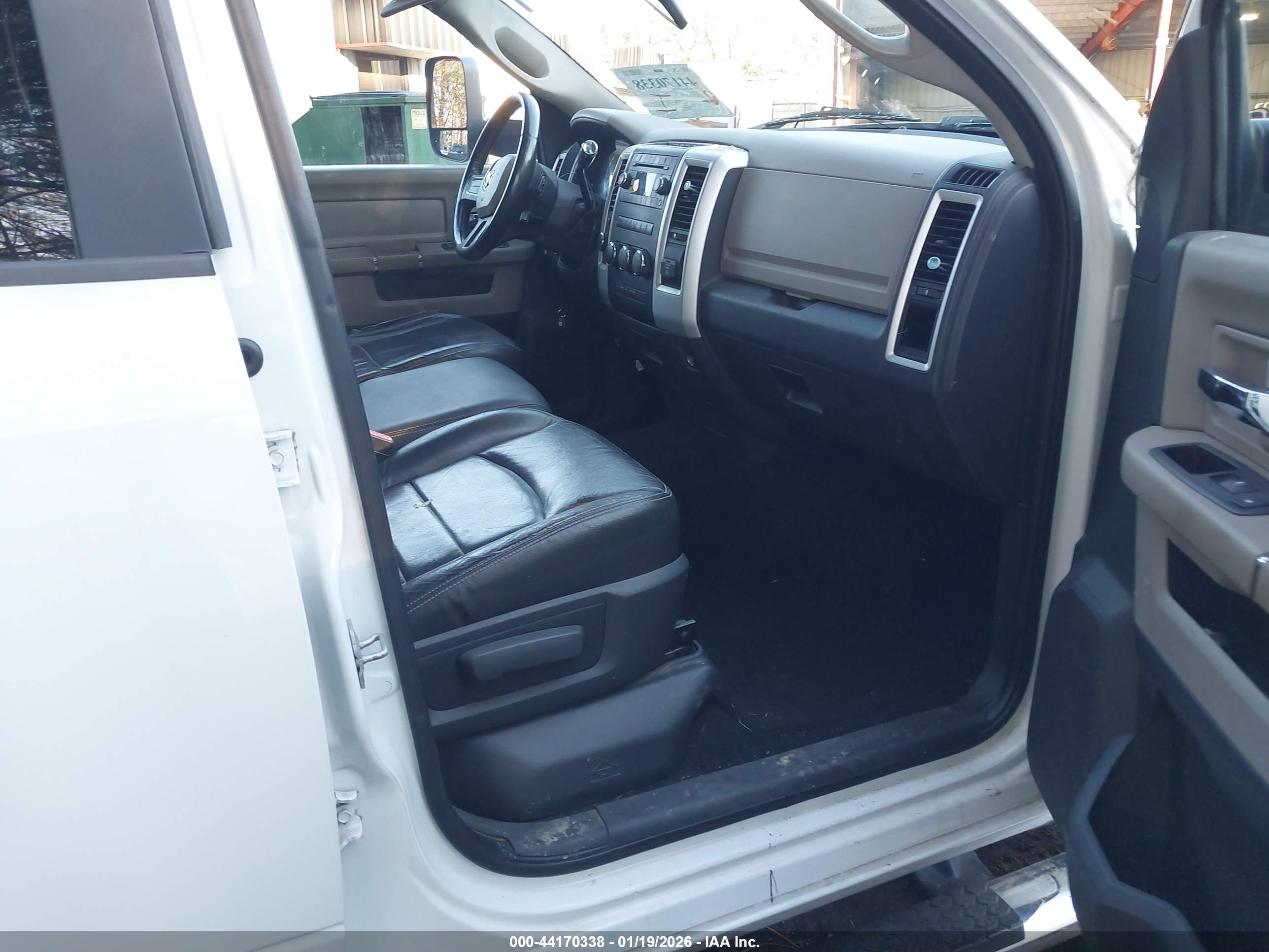 DODGE RAM image 5