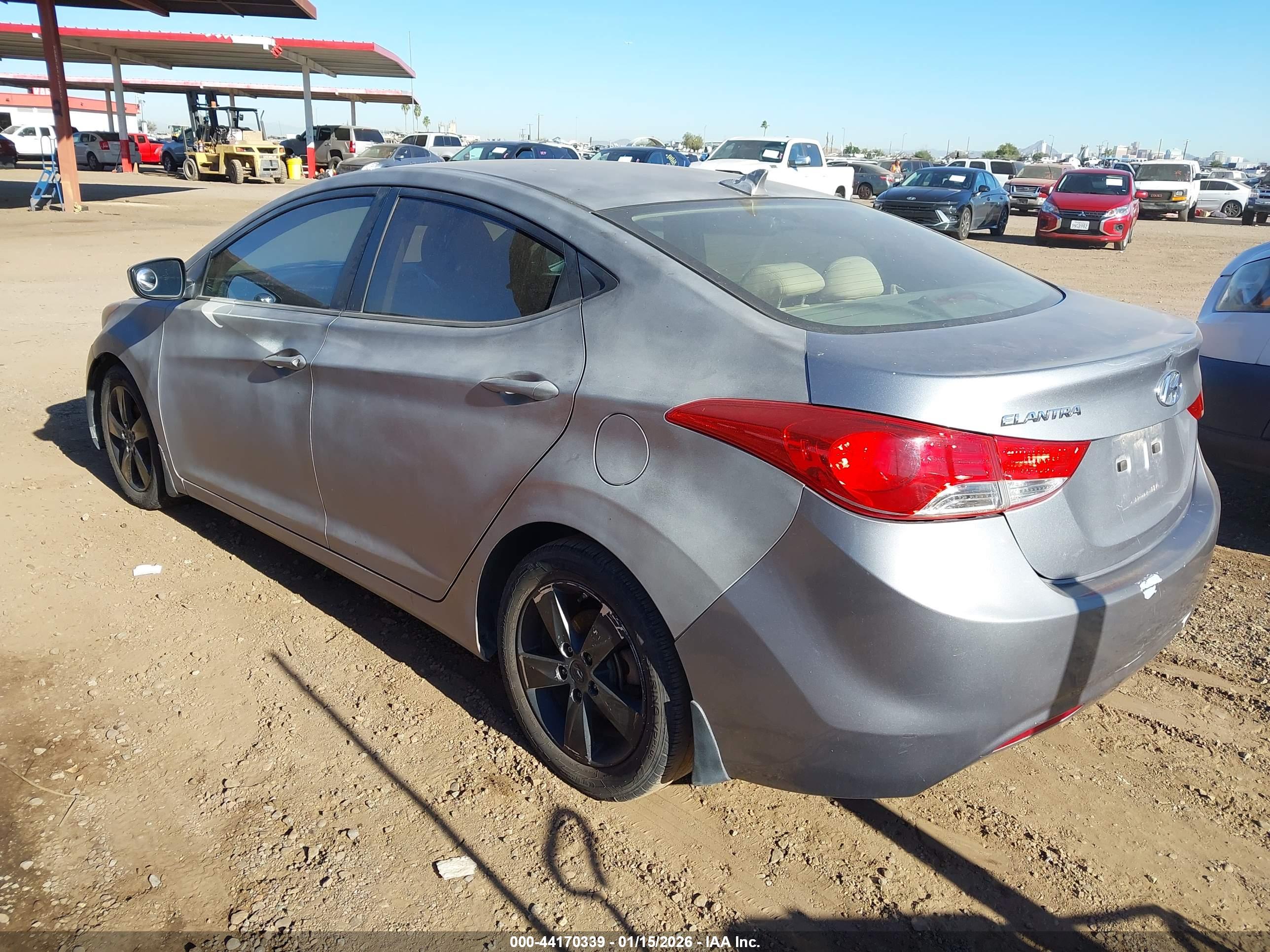 HYUNDAI ELANTRA image 3