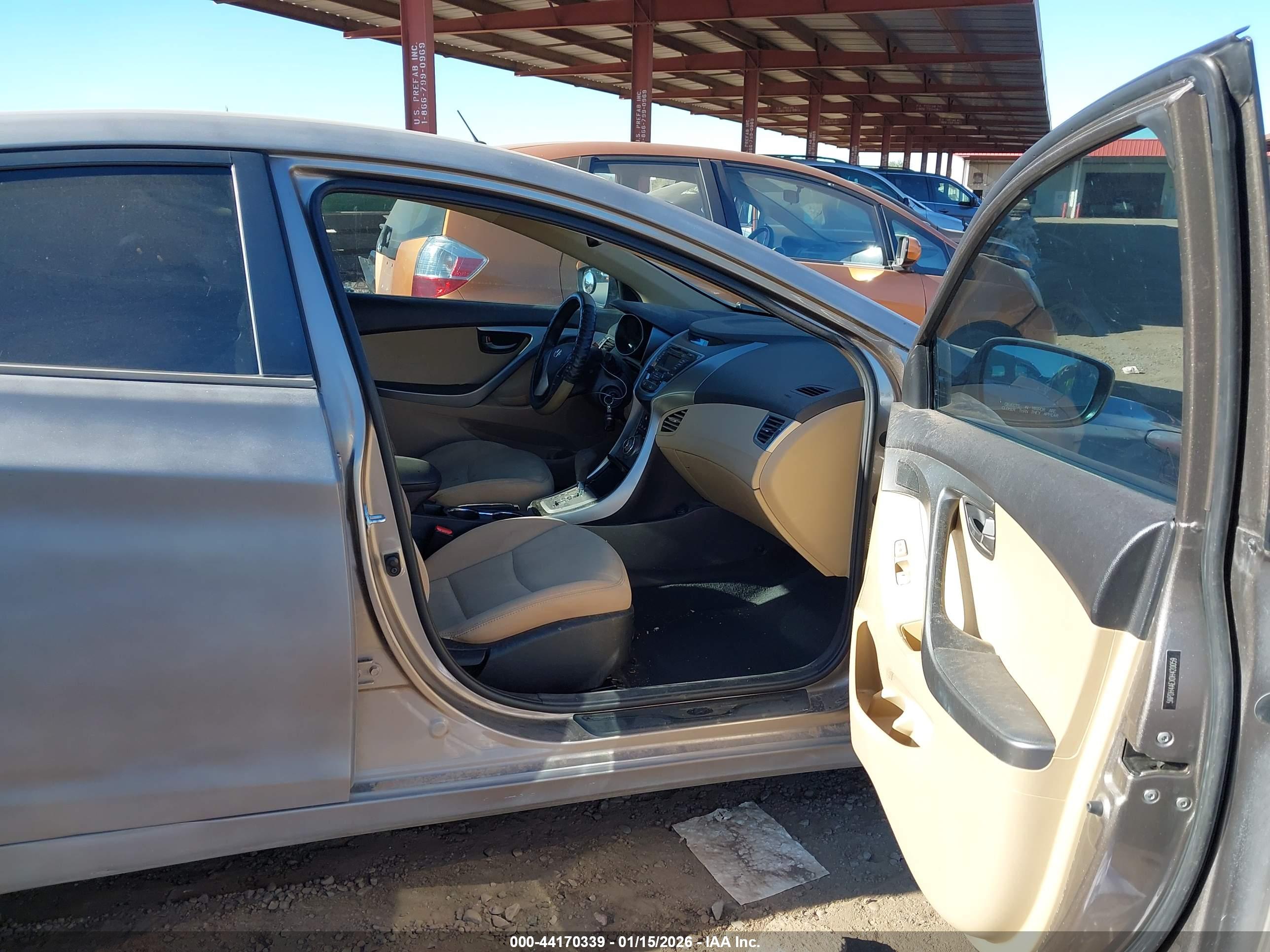 HYUNDAI ELANTRA image 5
