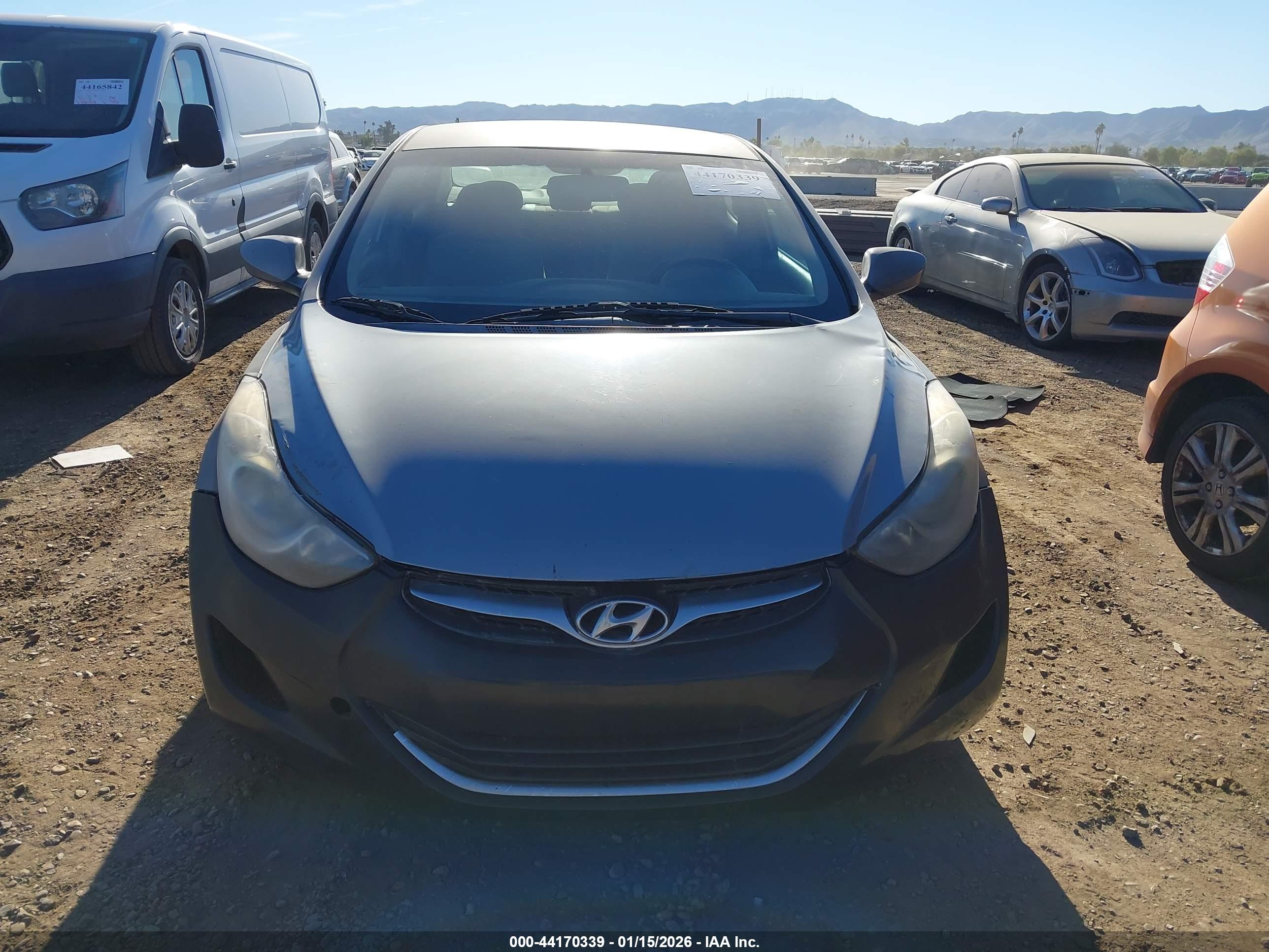 HYUNDAI ELANTRA image 6