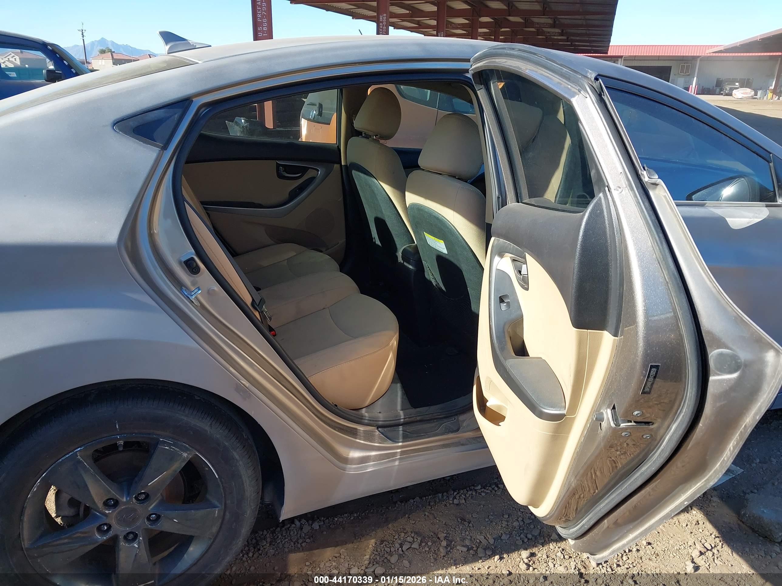 HYUNDAI ELANTRA image 8