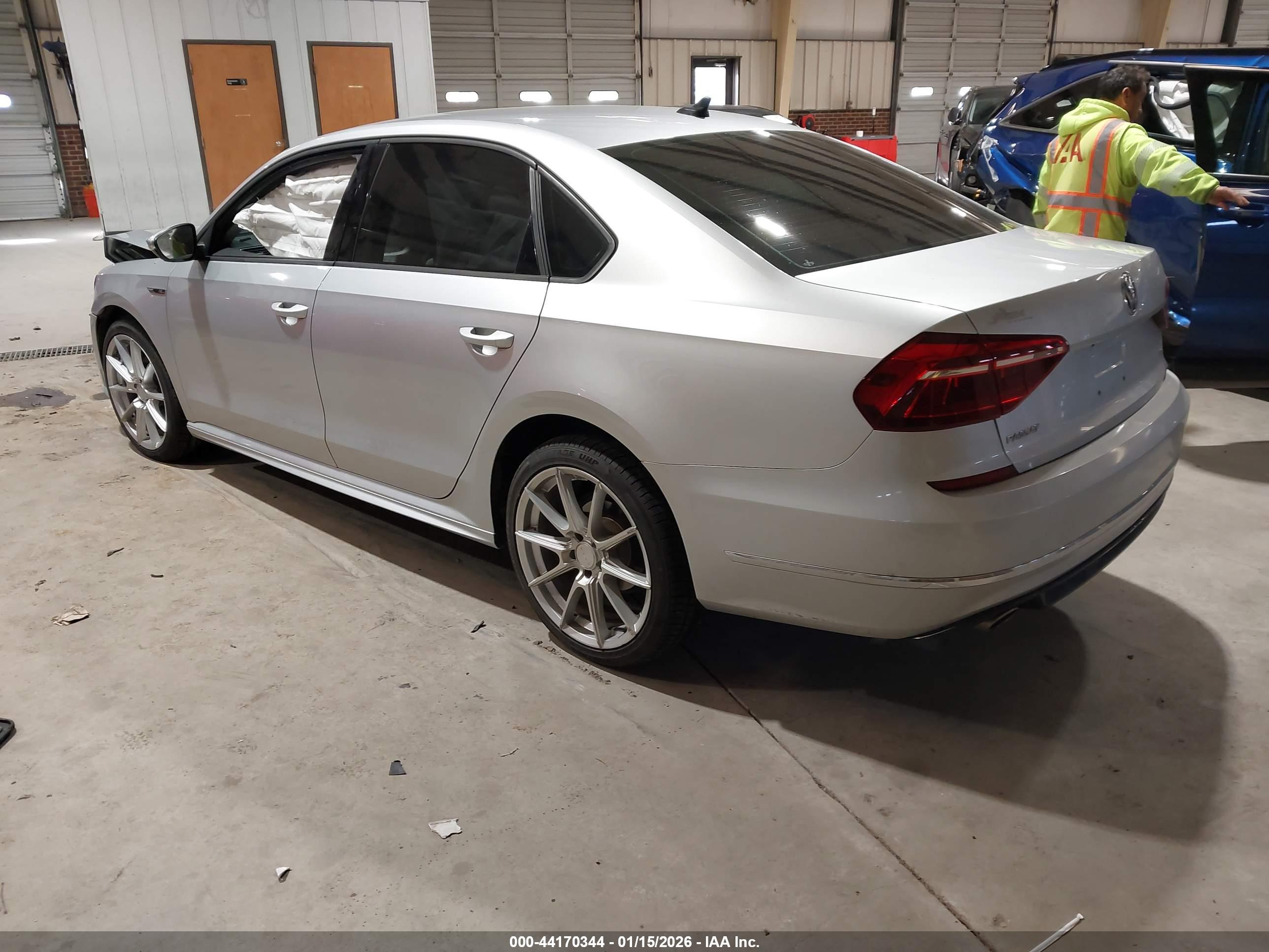 VOLKSWAGEN PASSAT image 3