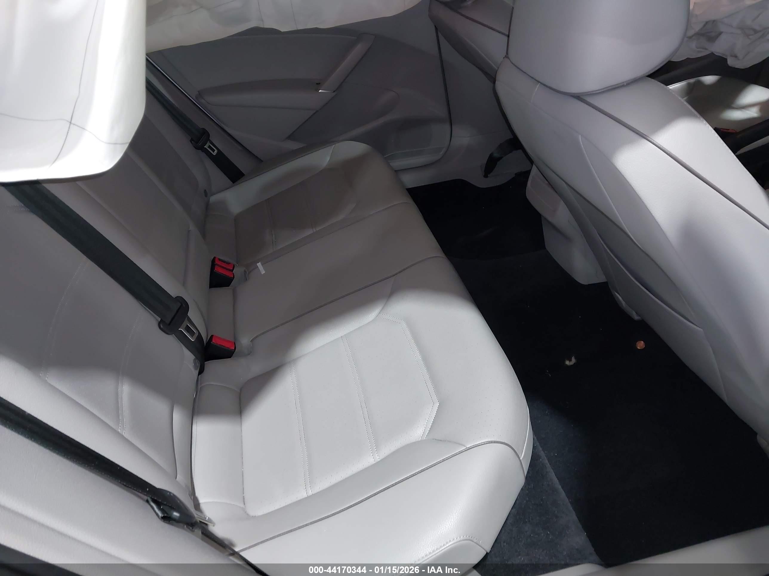VOLKSWAGEN PASSAT image 8