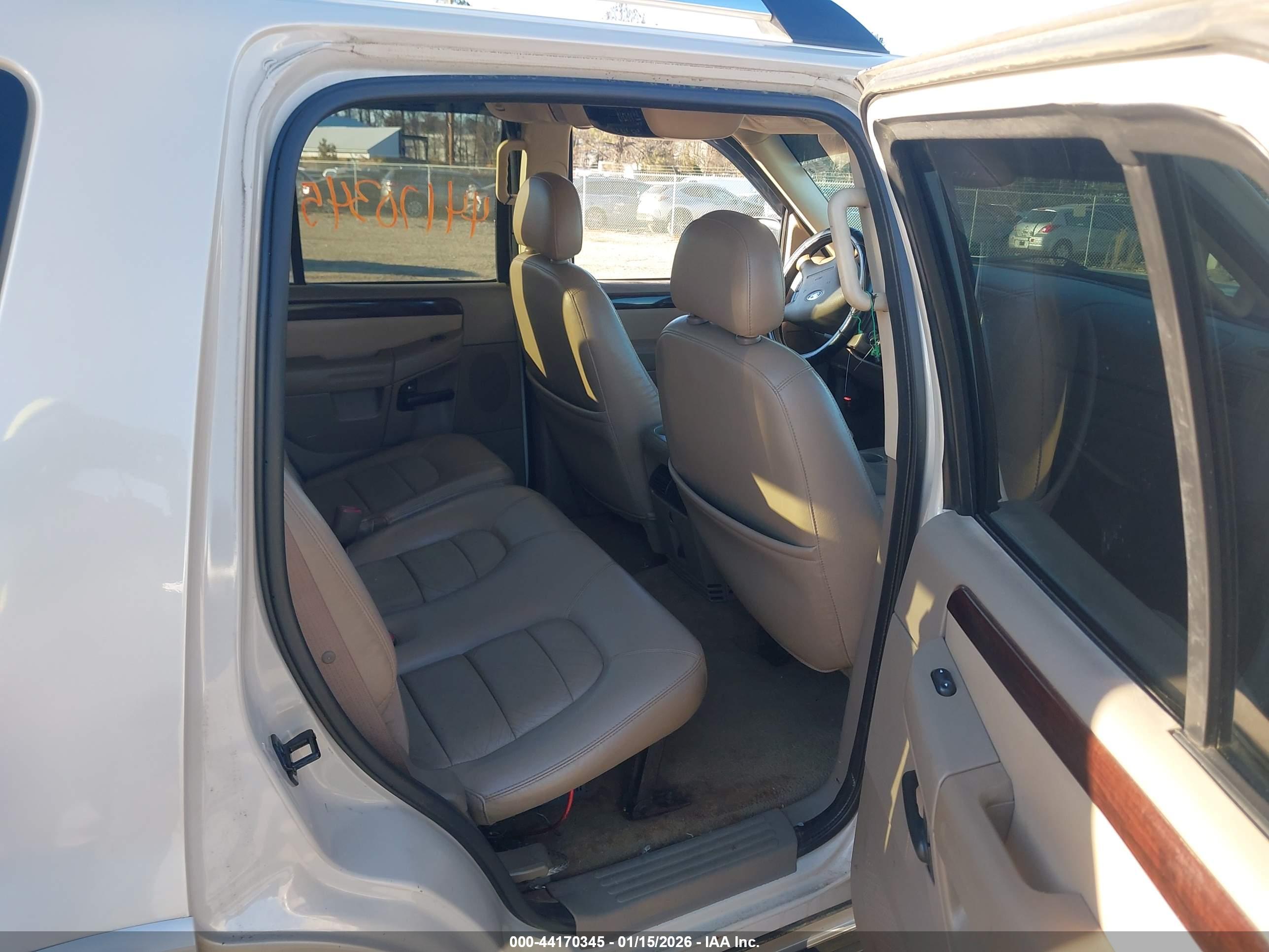 FORD EXPLORER image 8