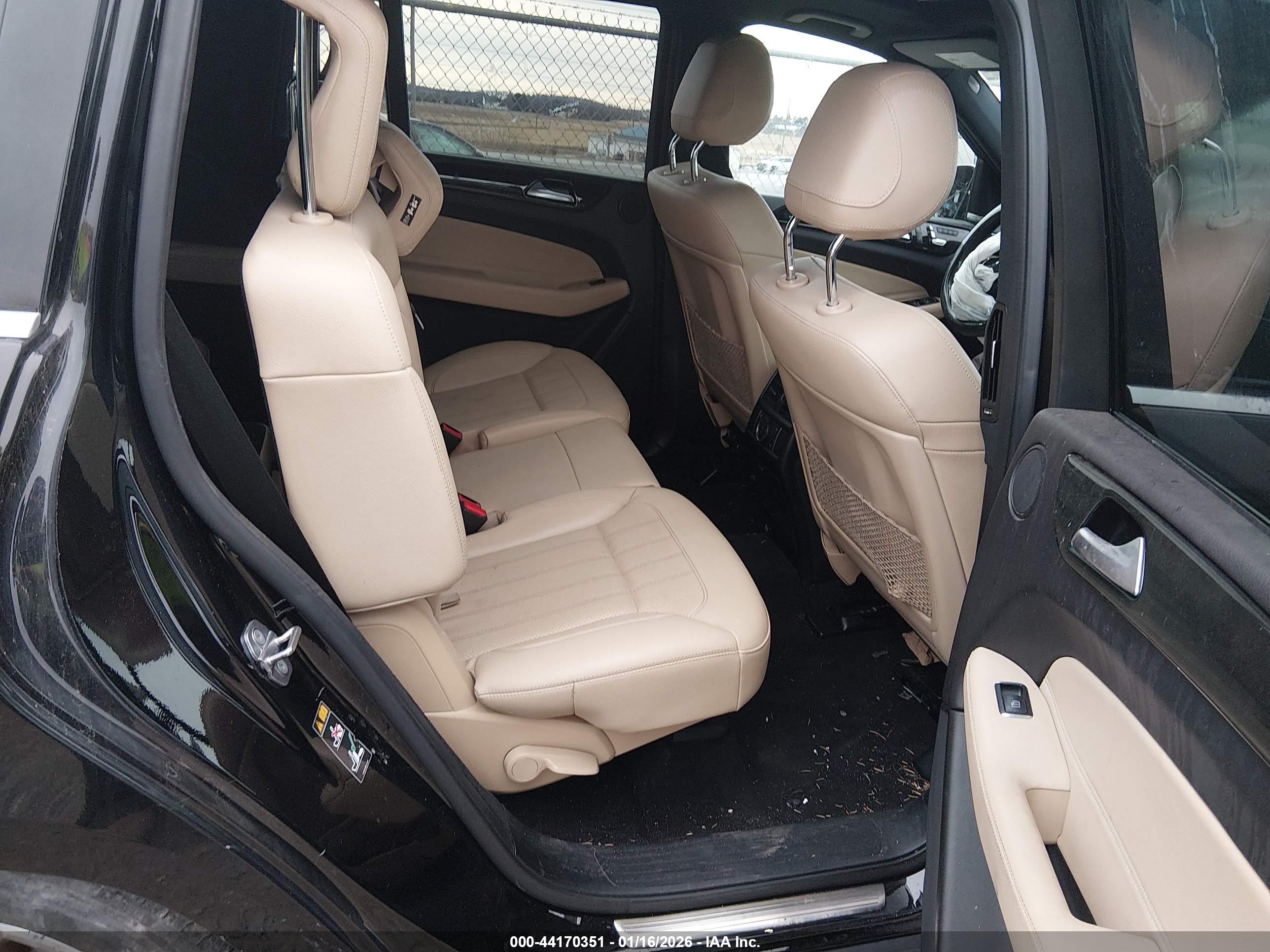 MERCEDES-BENZ GLS image 8