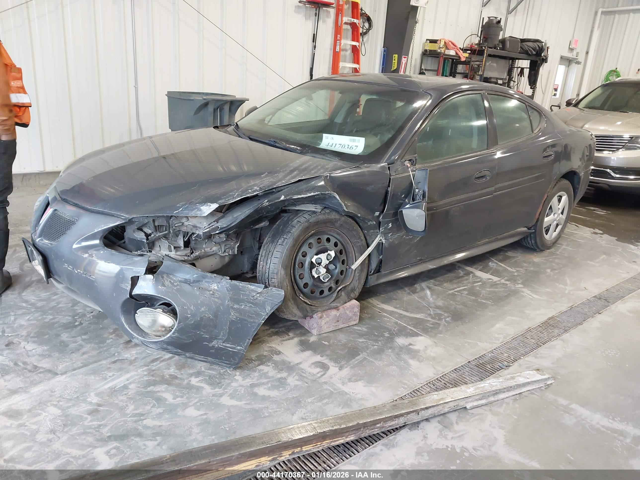 PONTIAC GRAND image 2