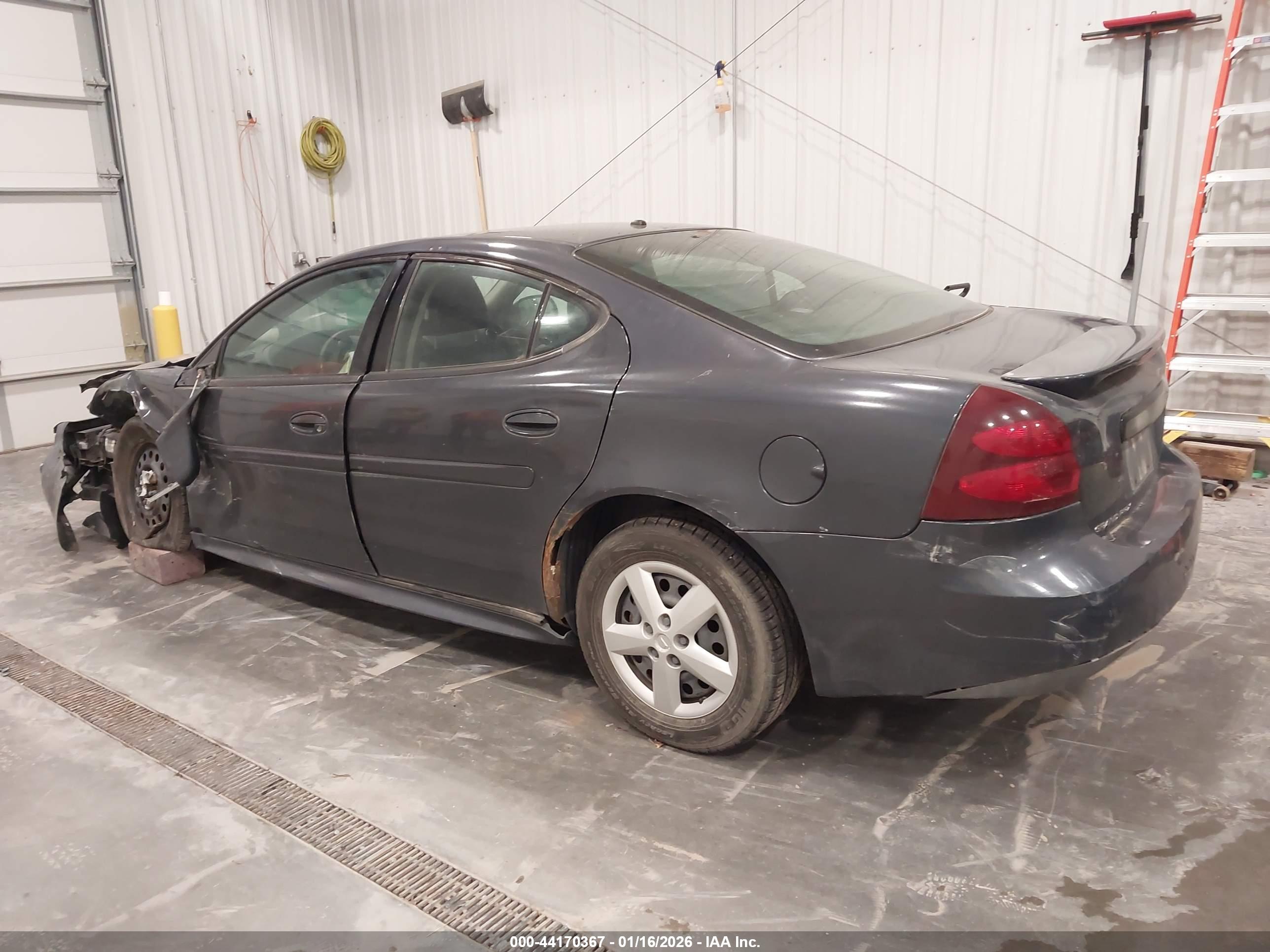 PONTIAC GRAND image 3