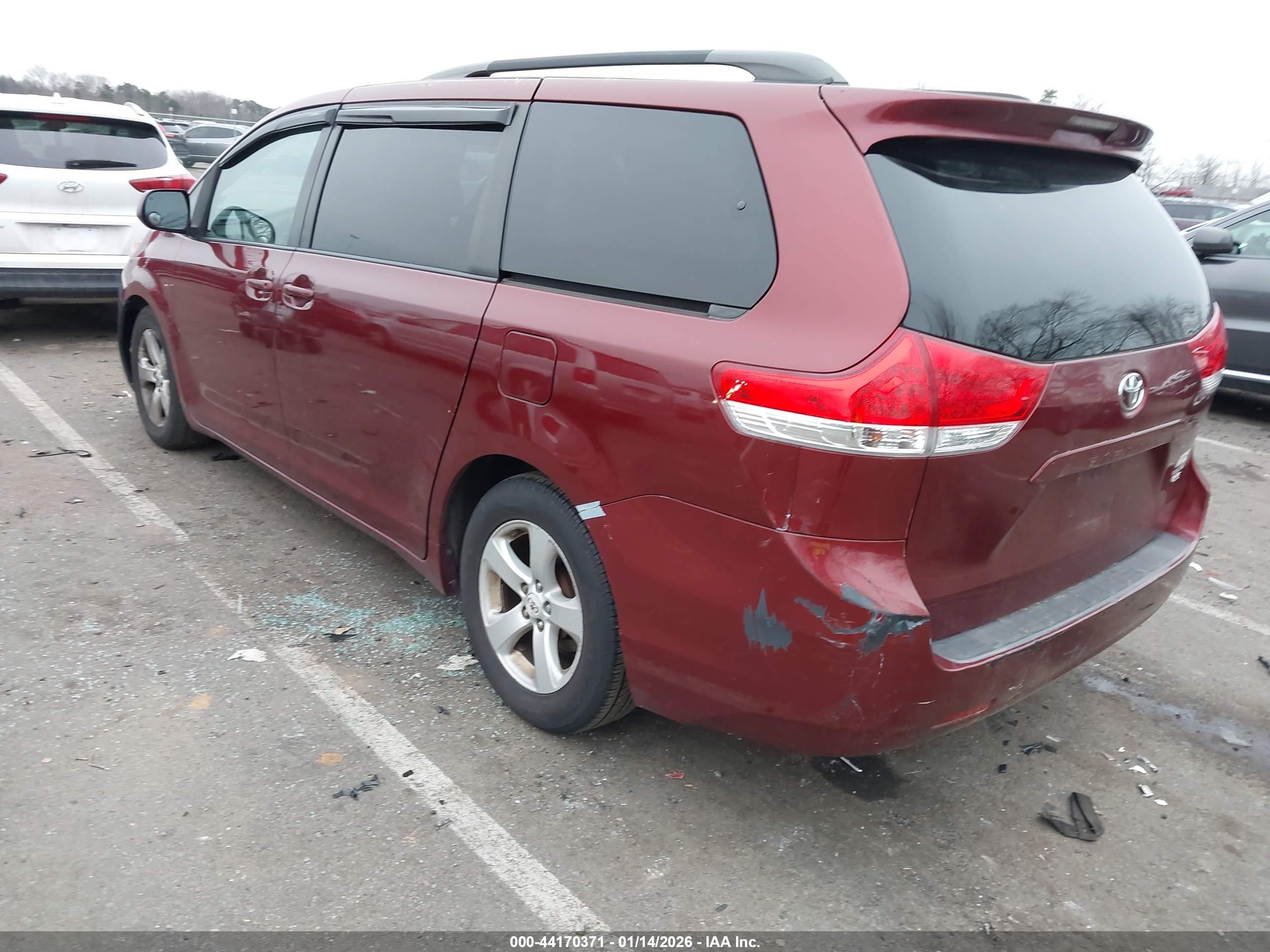 TOYOTA SIENNA image 3