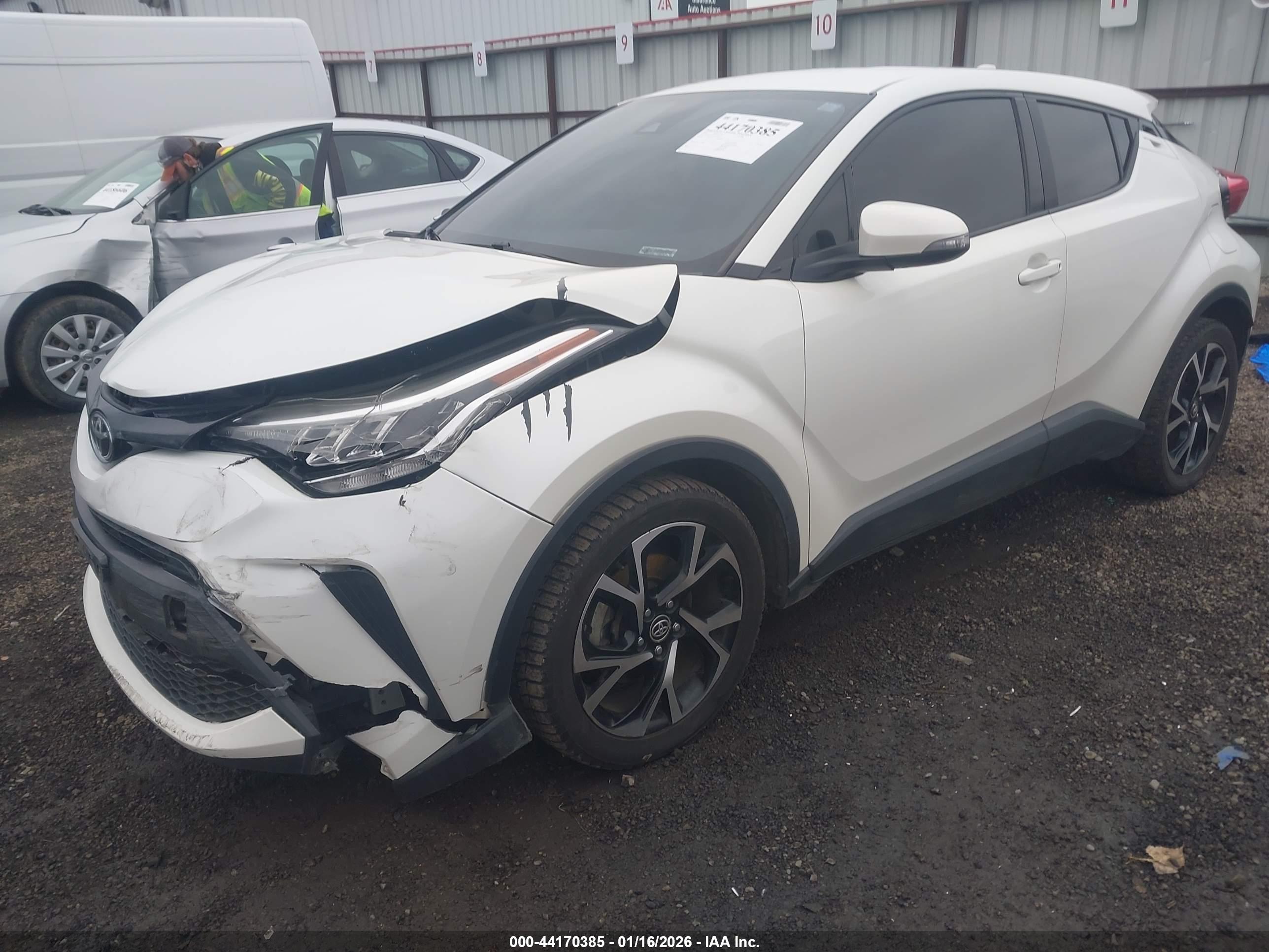 TOYOTA C-HR image 2