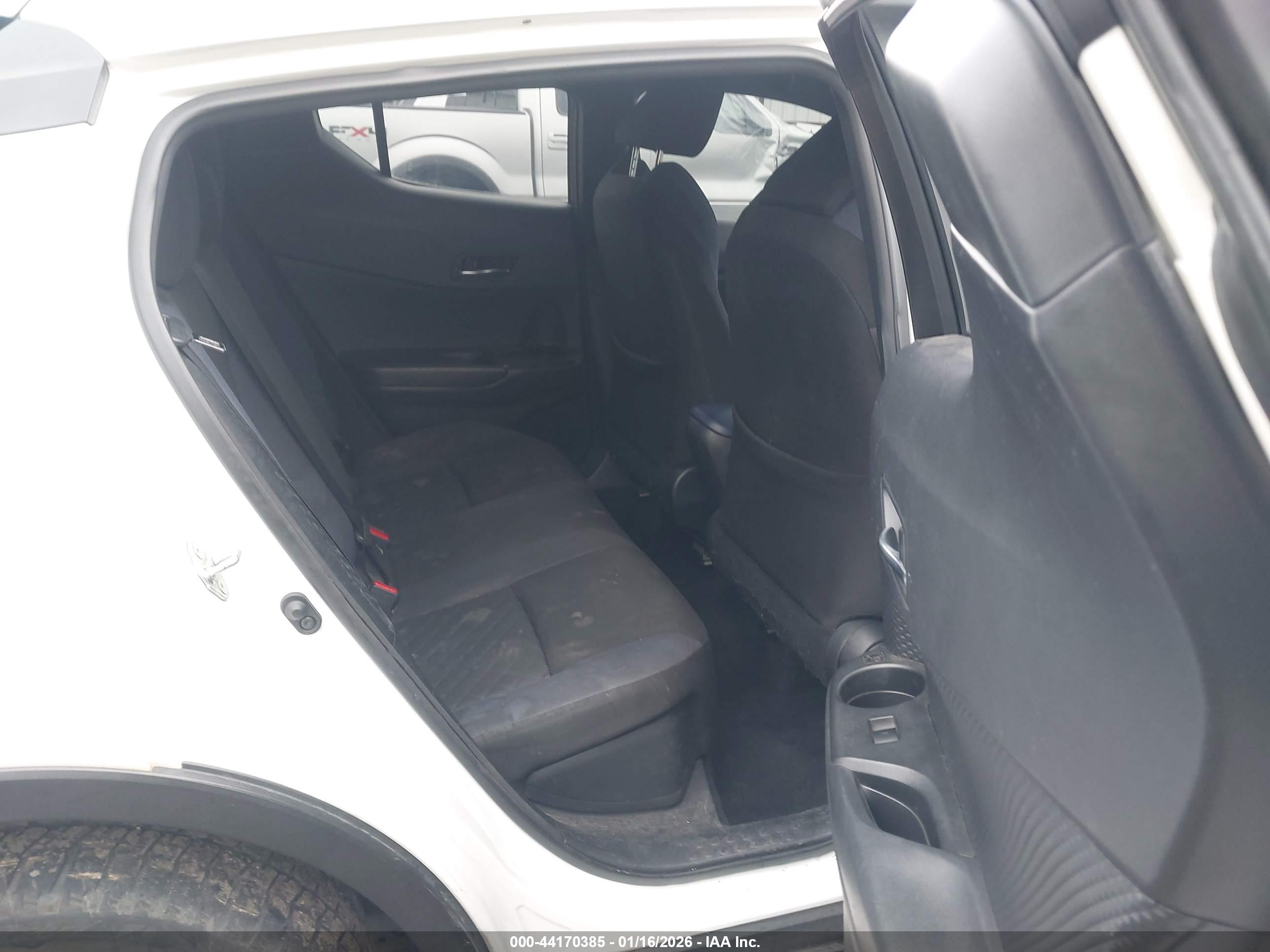 TOYOTA C-HR image 8