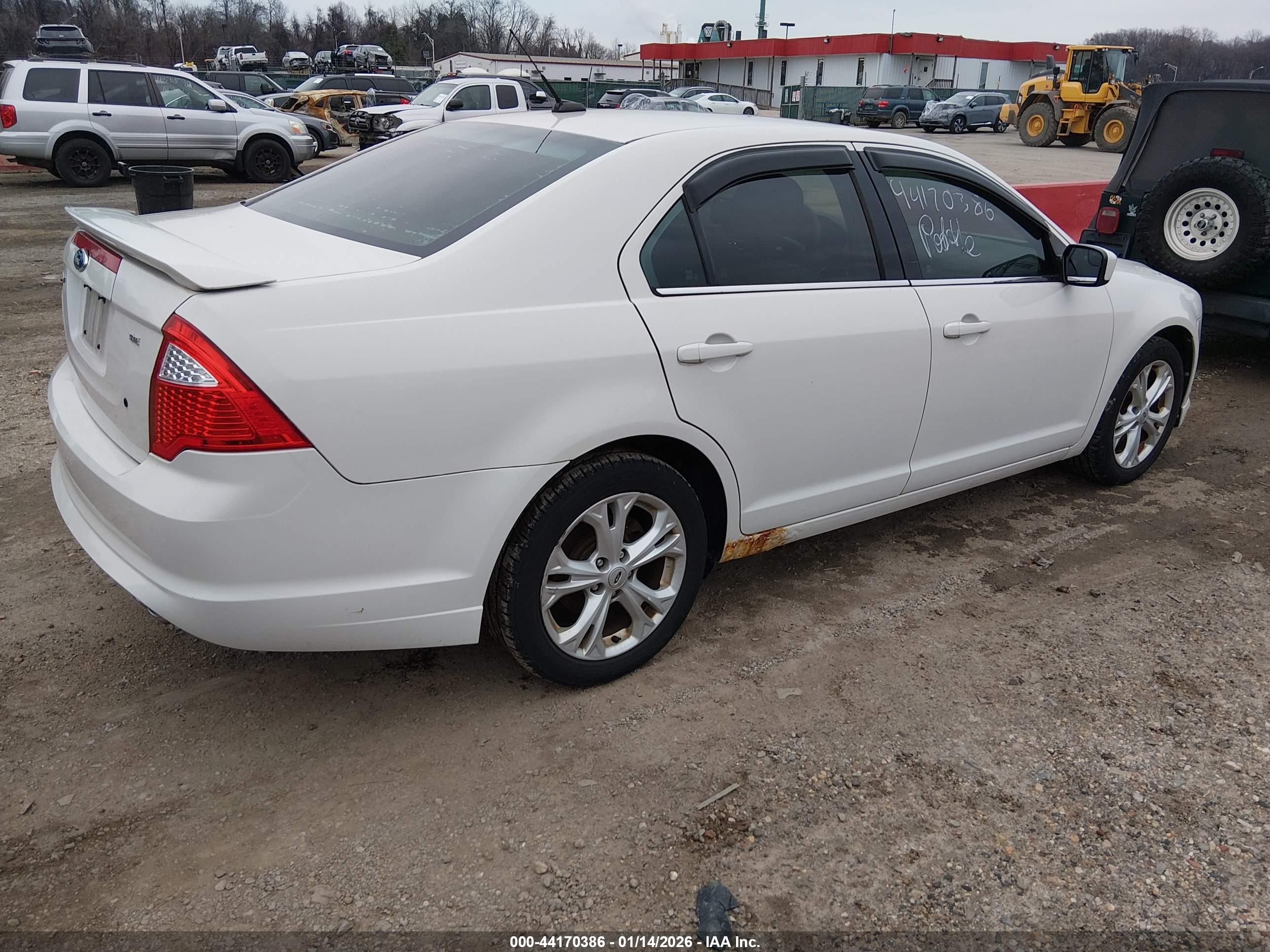 FORD FUSION image 4