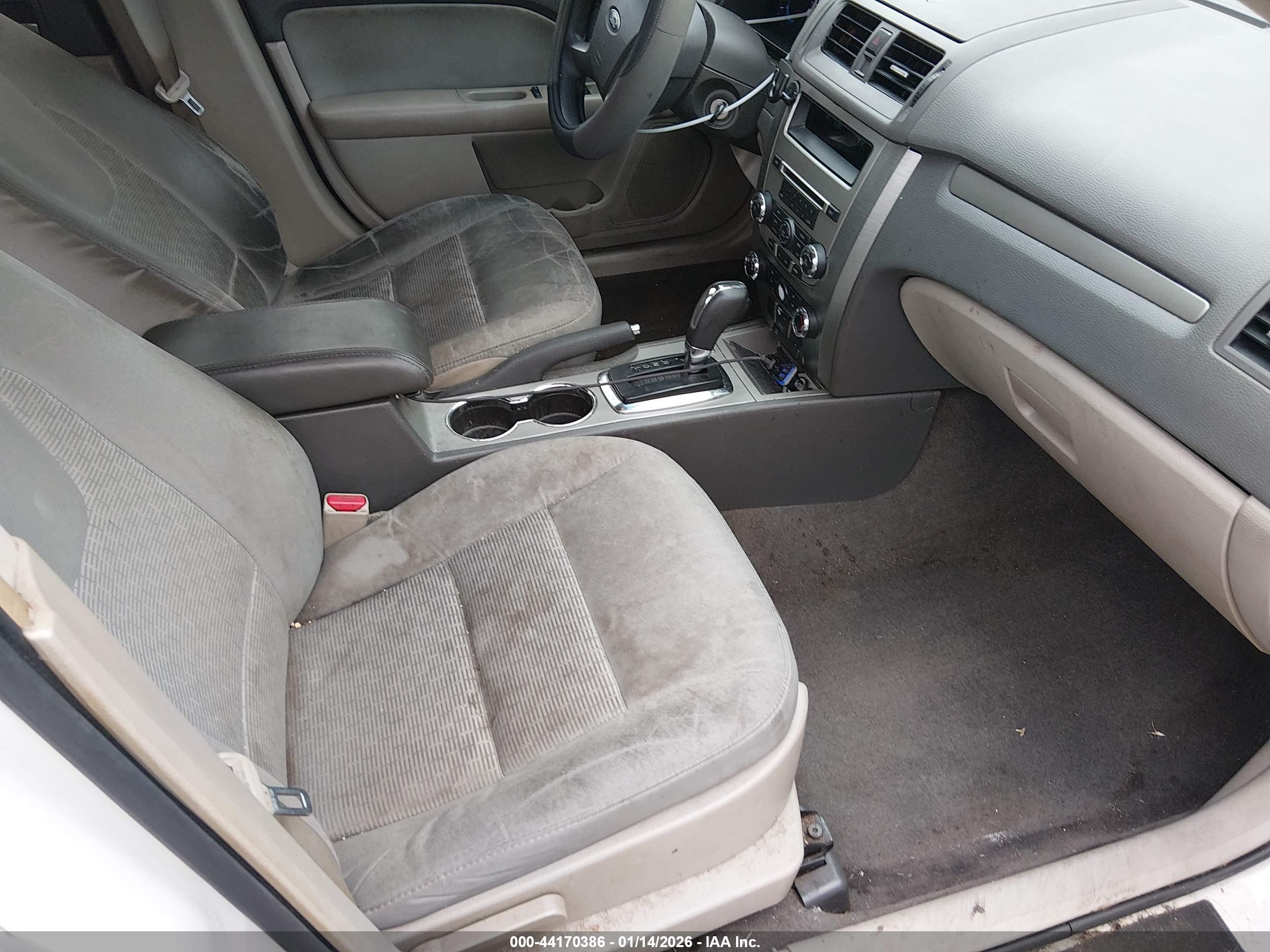 FORD FUSION image 5