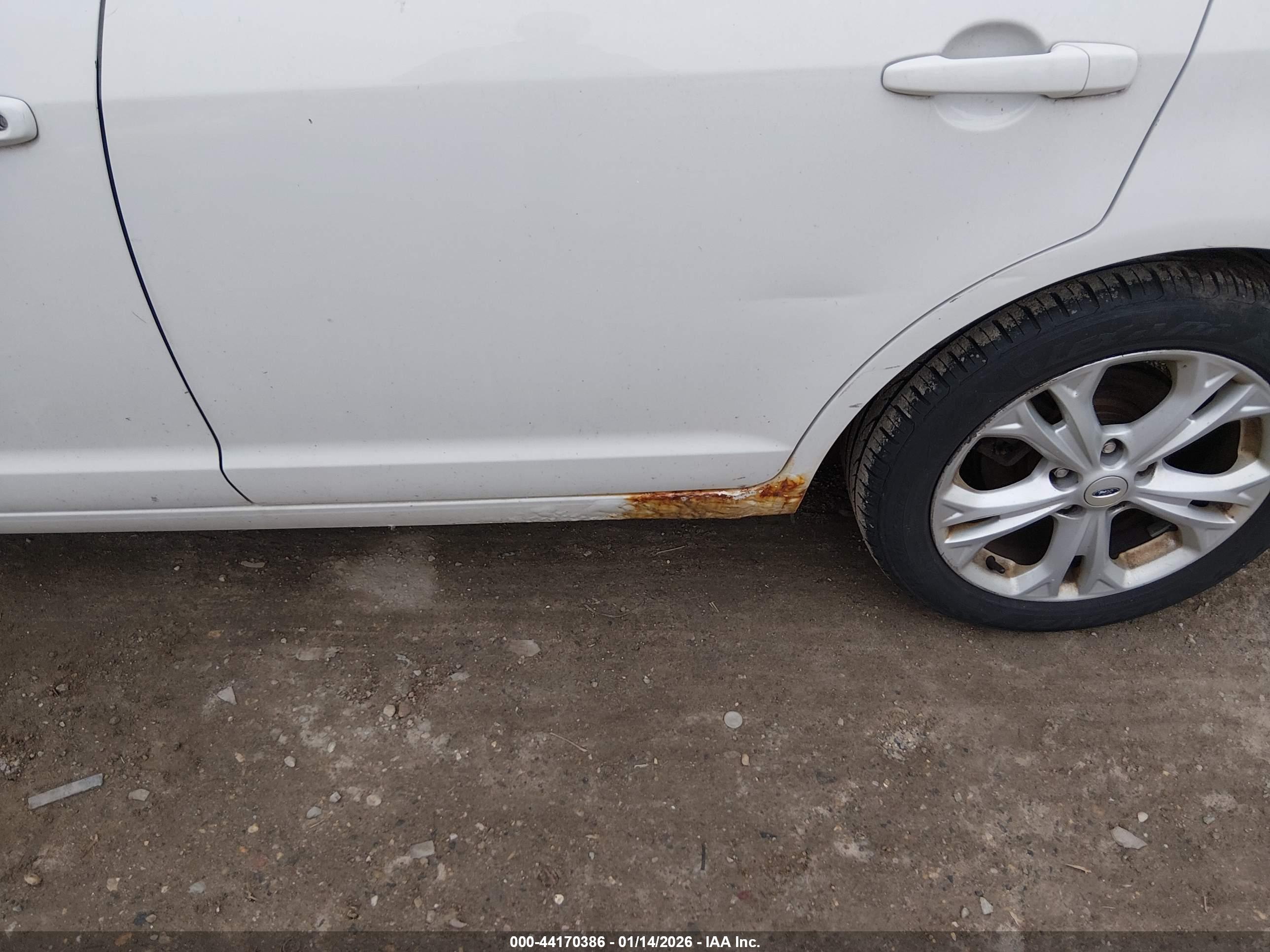 FORD FUSION image 6