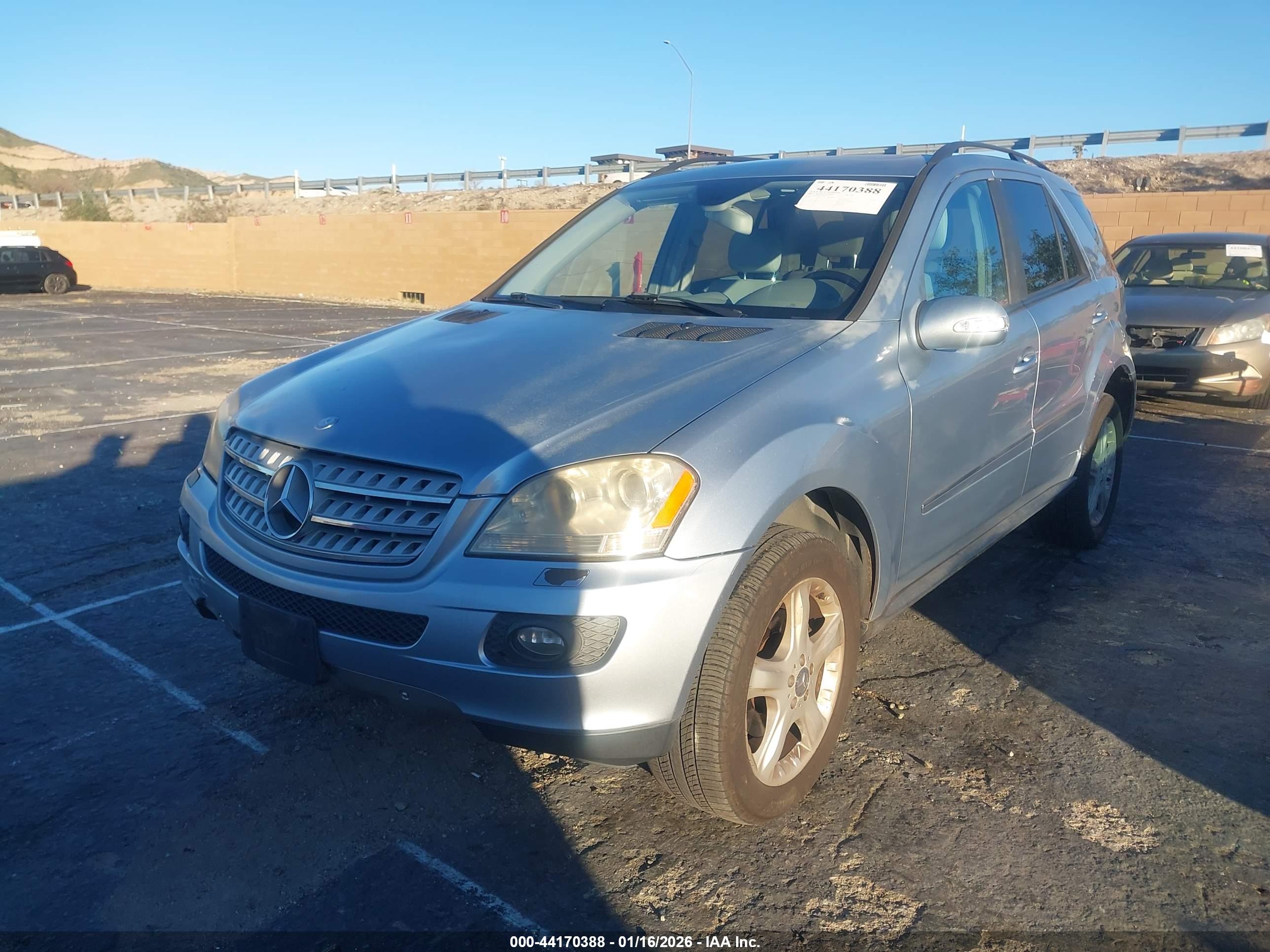 MERCEDES-BENZ ML image 2