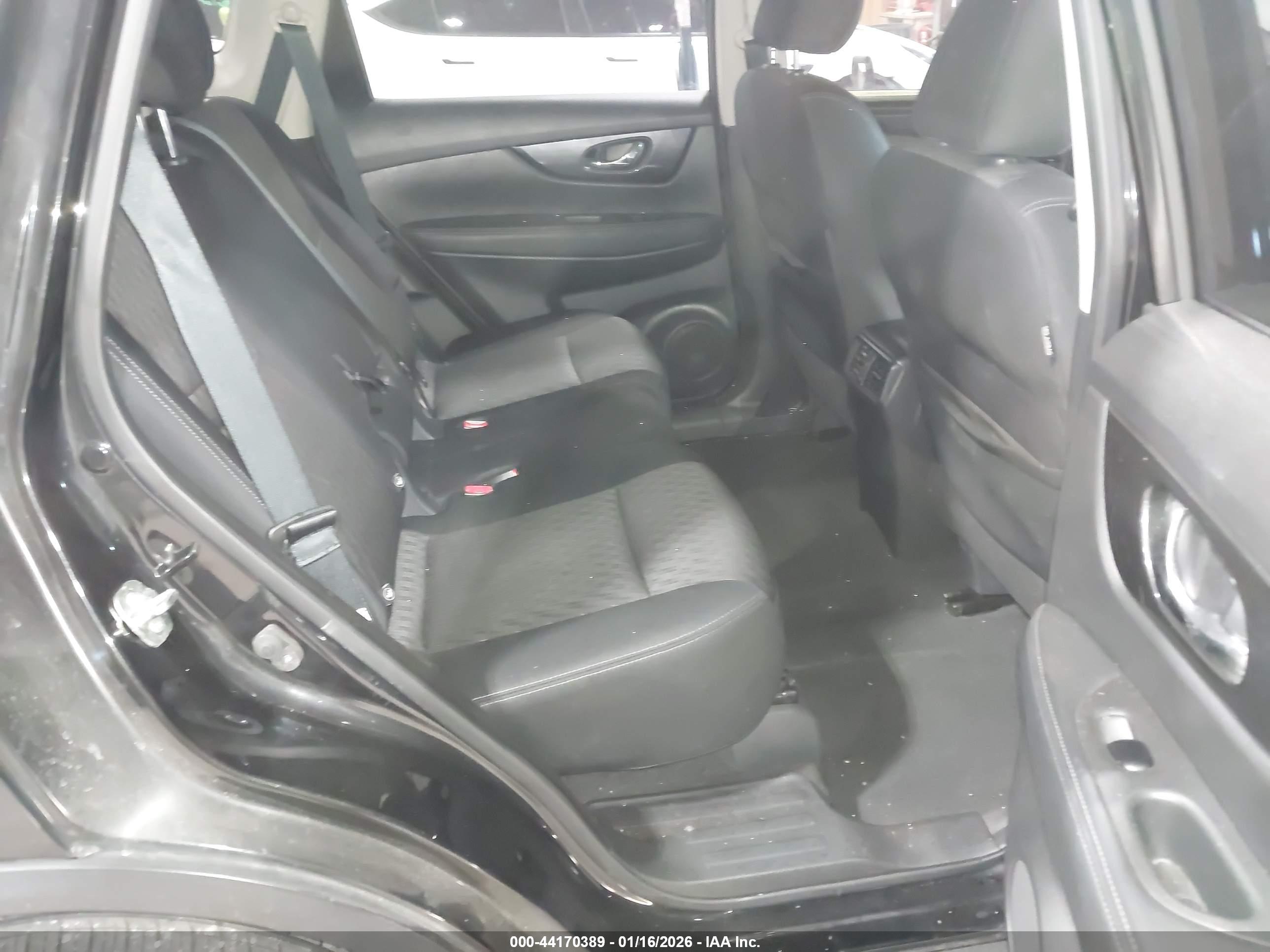 NISSAN ROGUE image 8