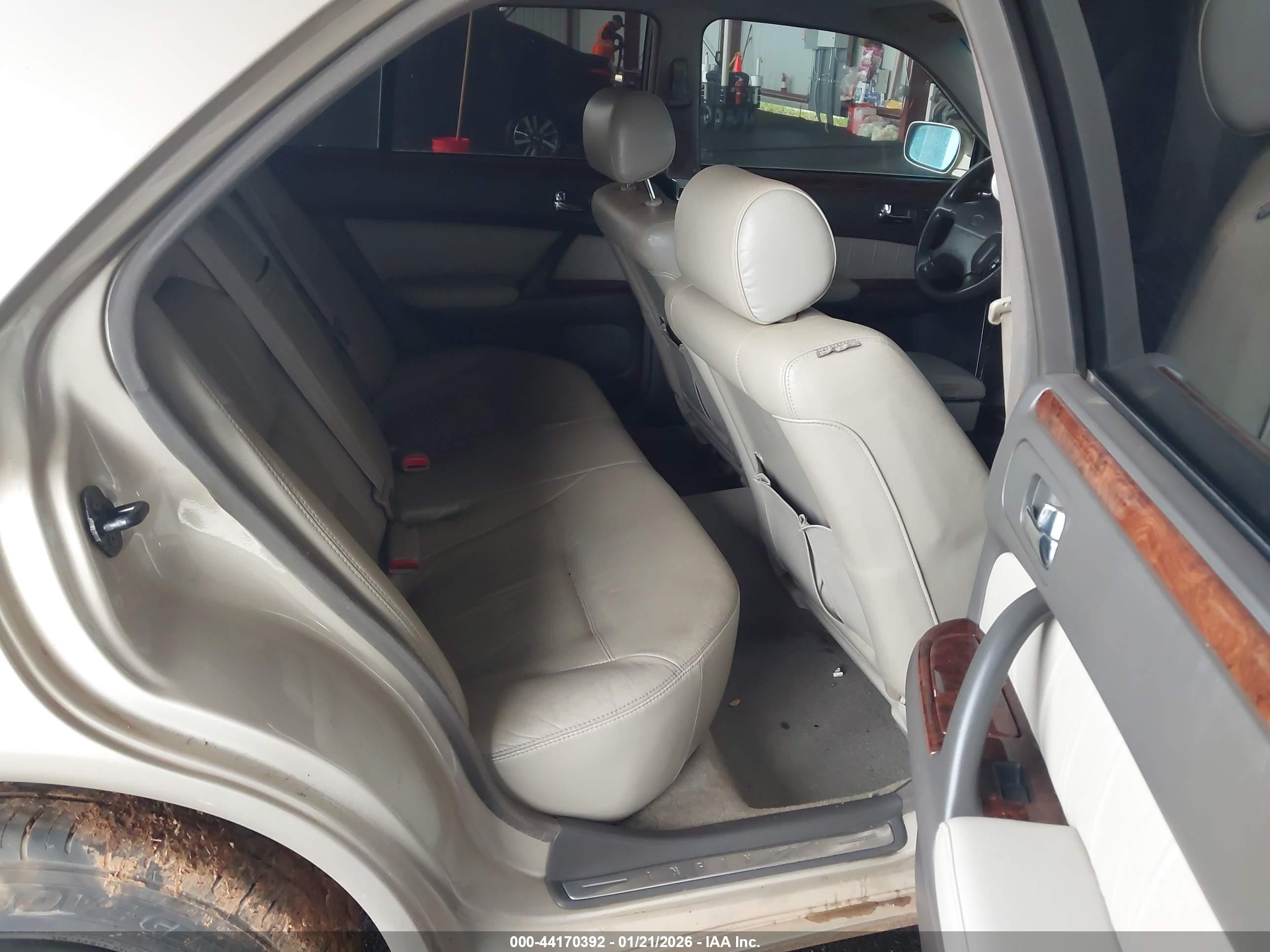 INFINITI Q45 image 8