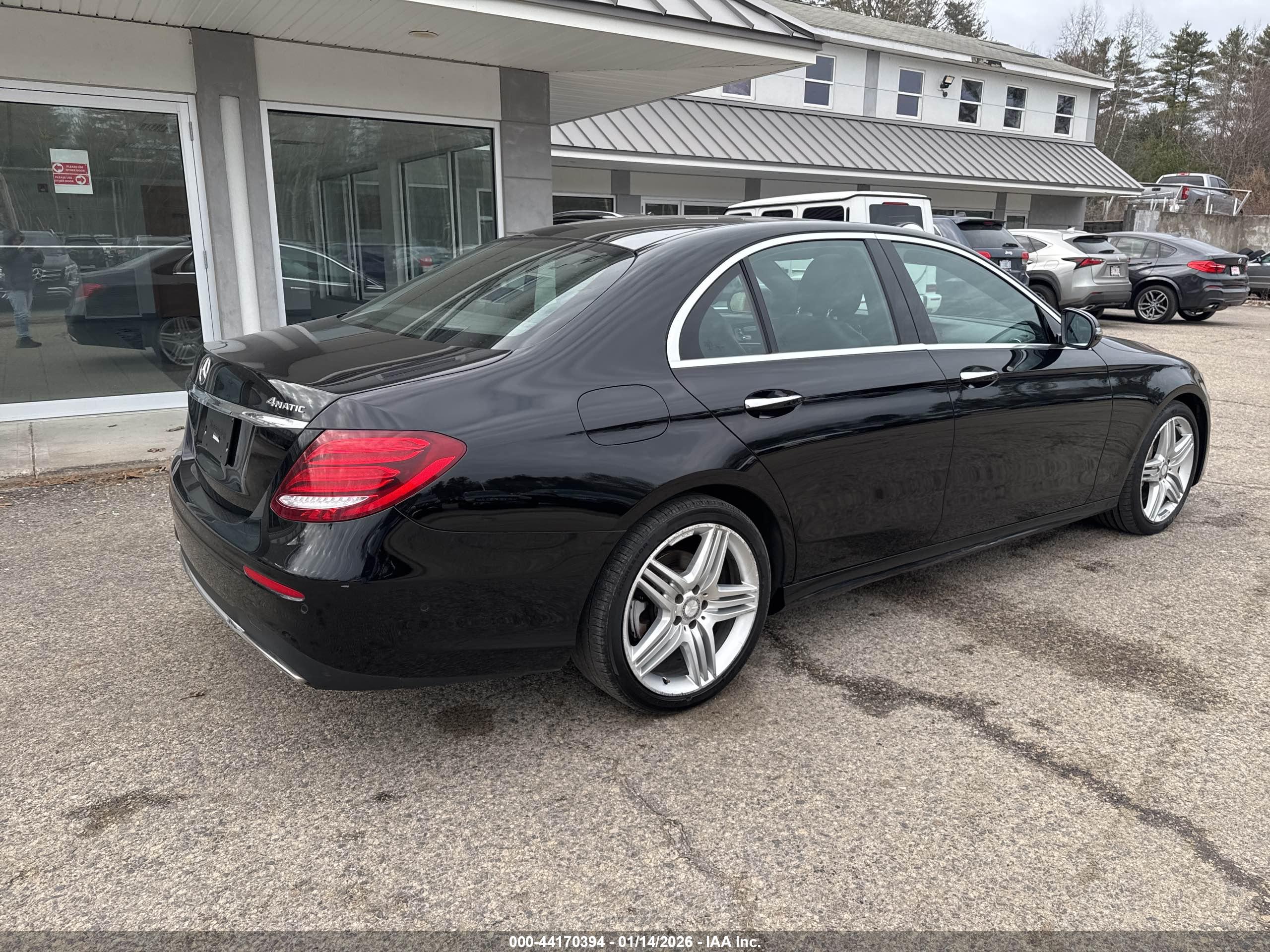 MERCEDES-BENZ E image 4