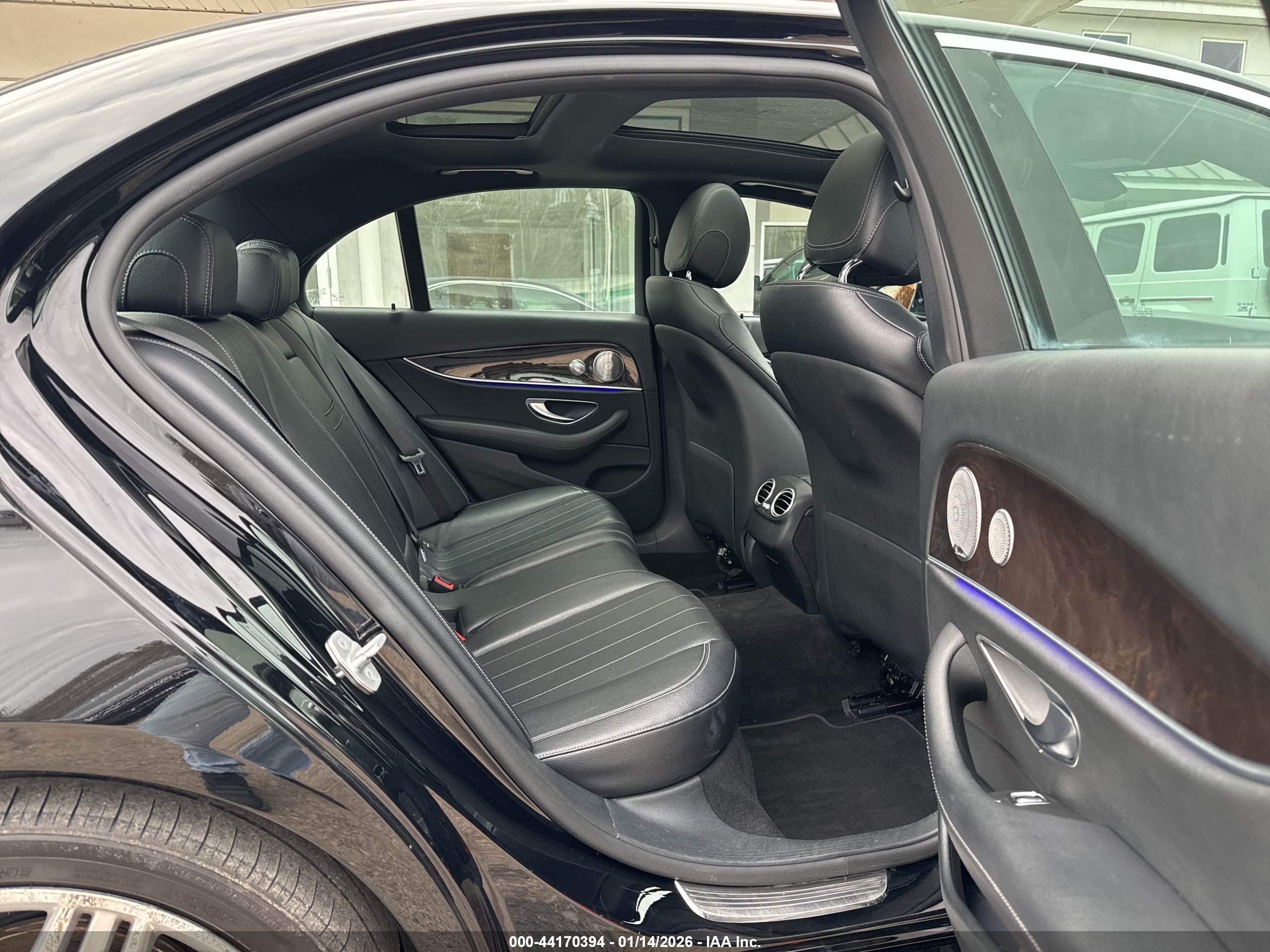 MERCEDES-BENZ E image 8