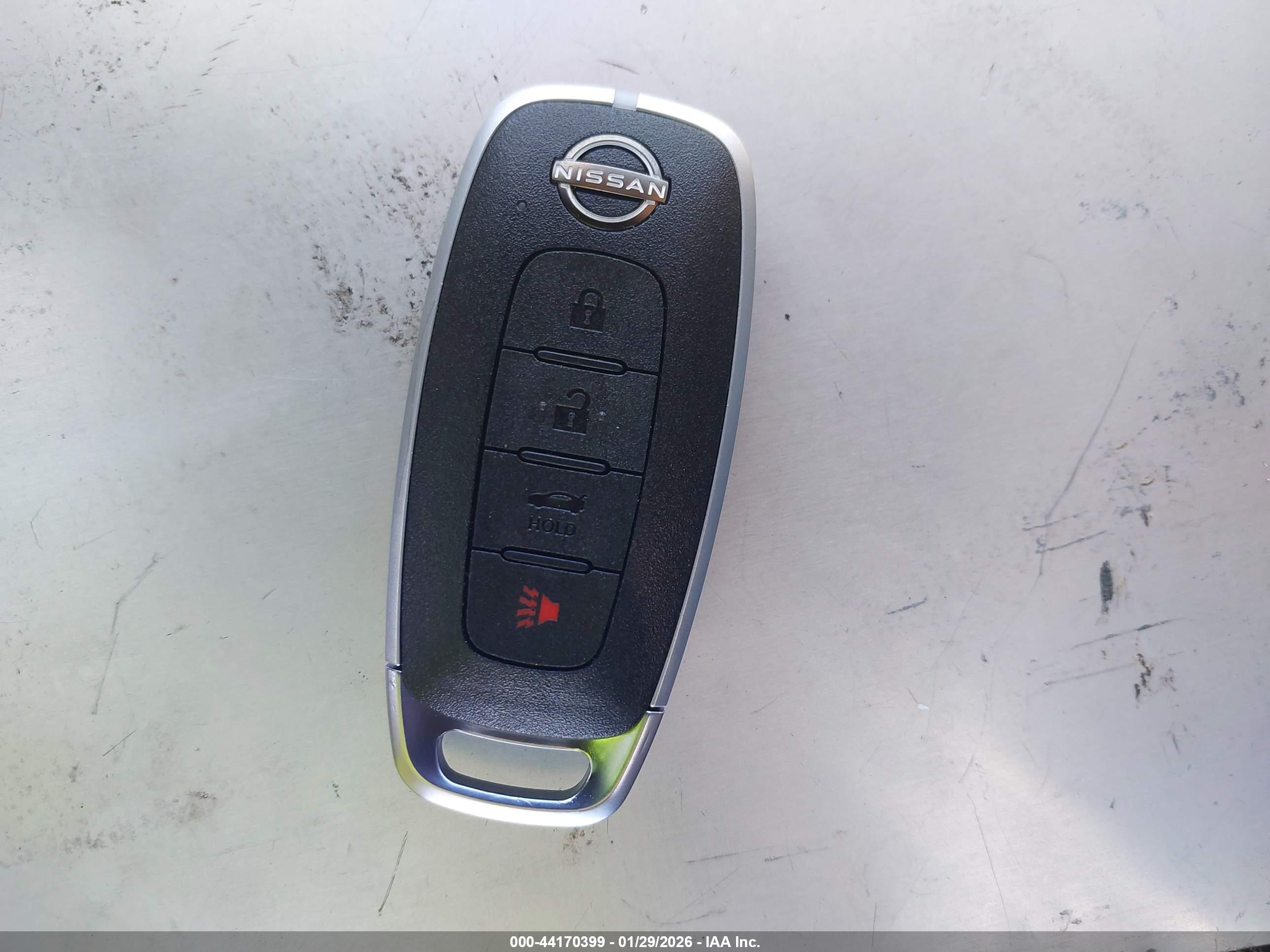 NISSAN VERSA image 11