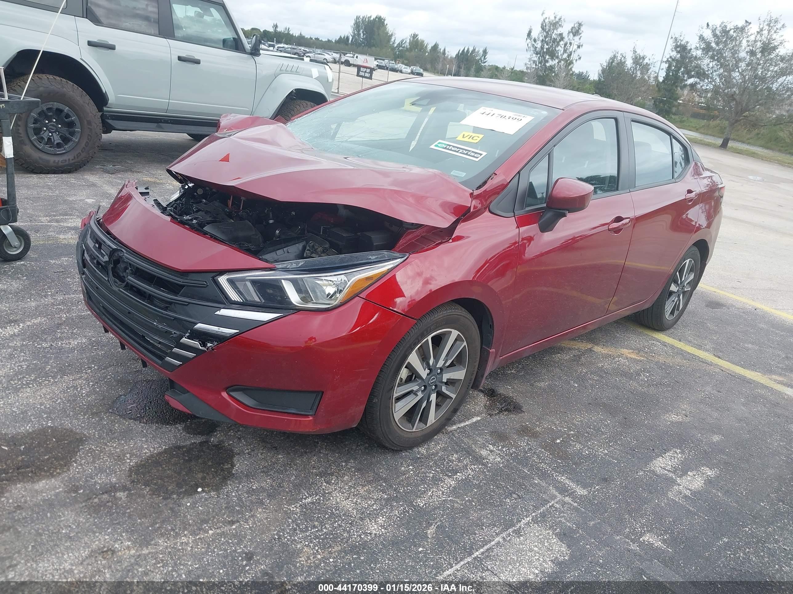 NISSAN VERSA image 2