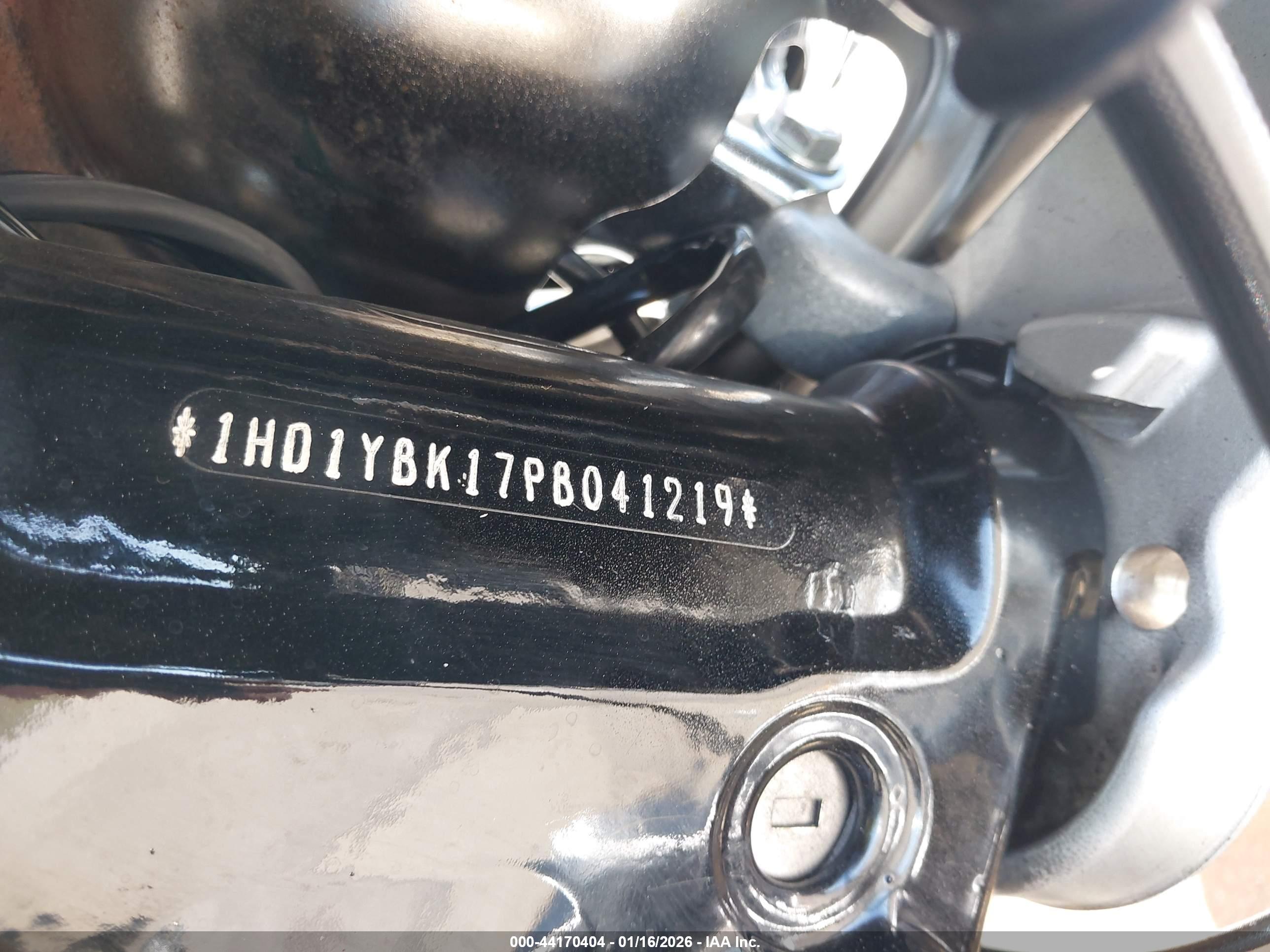 HARLEY-DAVIDSON FLHCS image 10