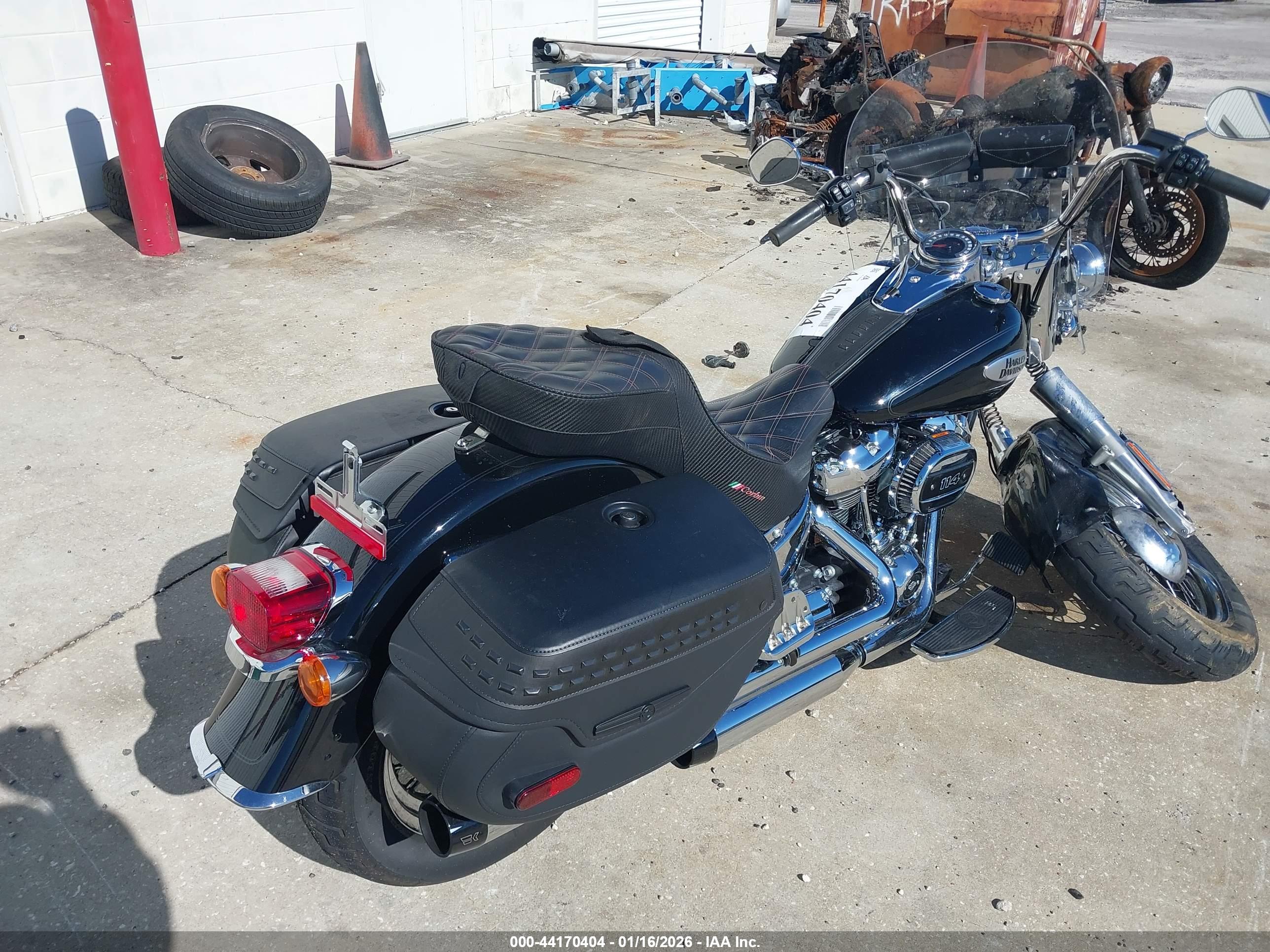 HARLEY-DAVIDSON FLHCS image 4