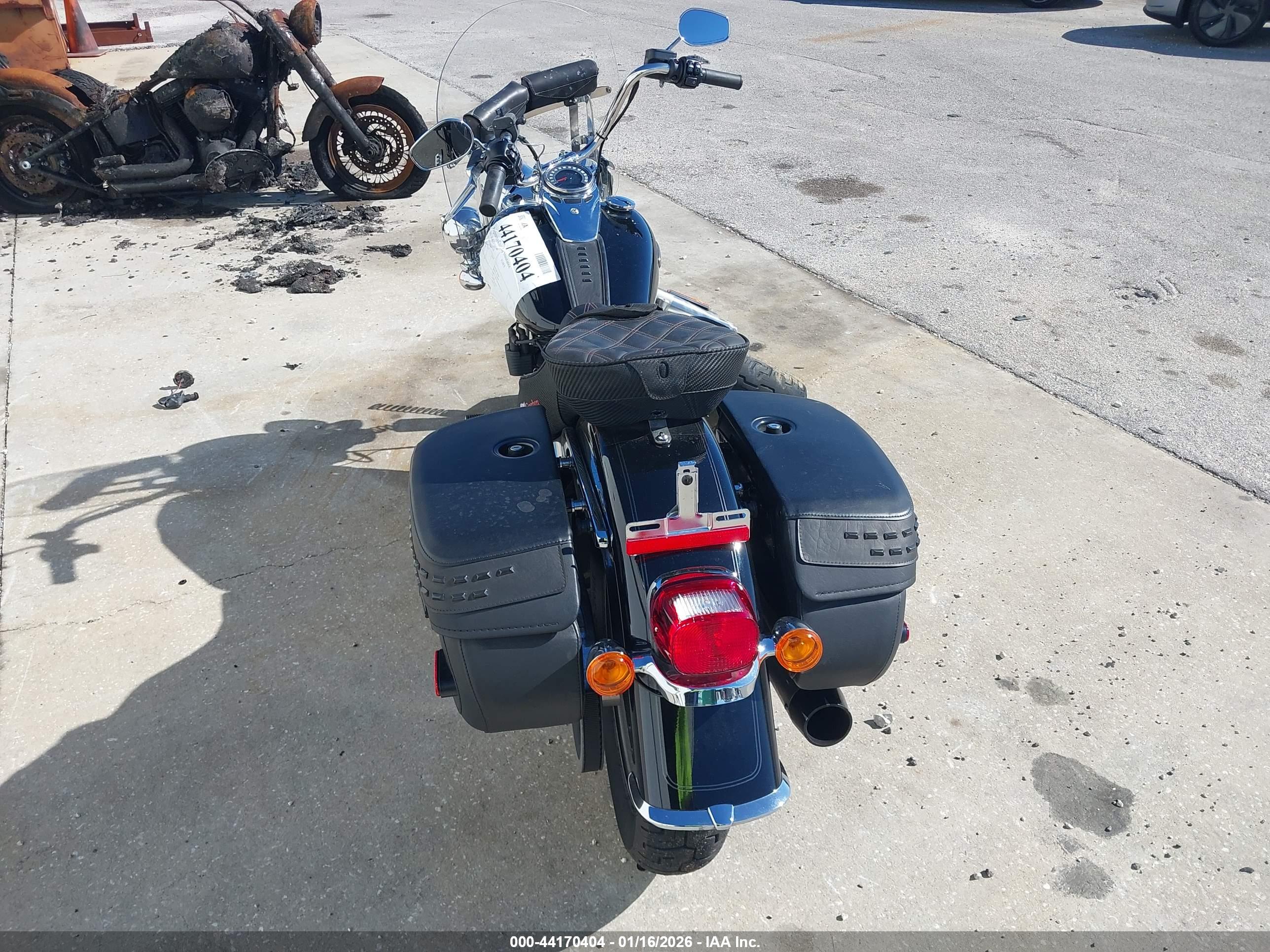 HARLEY-DAVIDSON FLHCS image 6