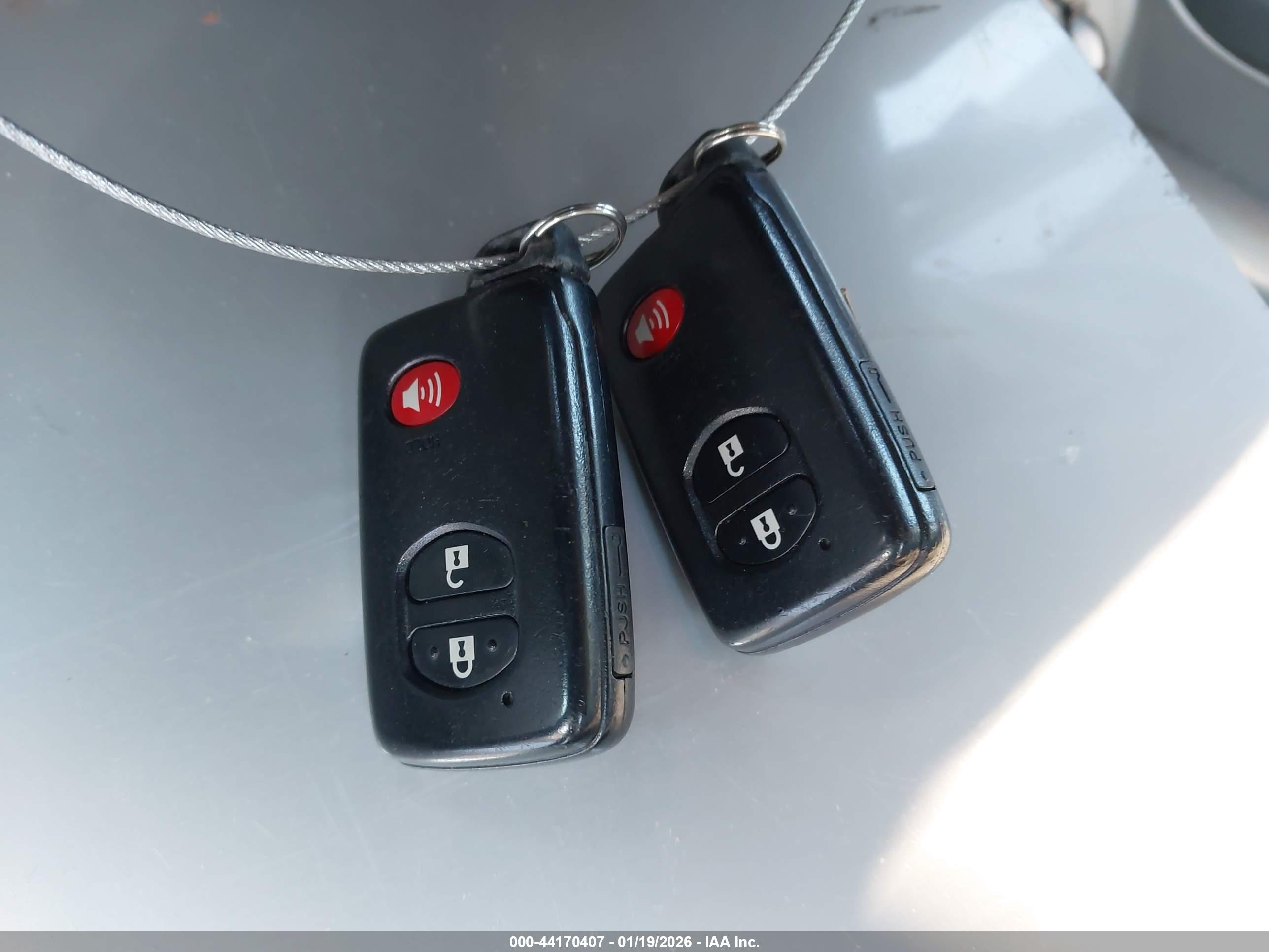 TOYOTA PRIUS image 11