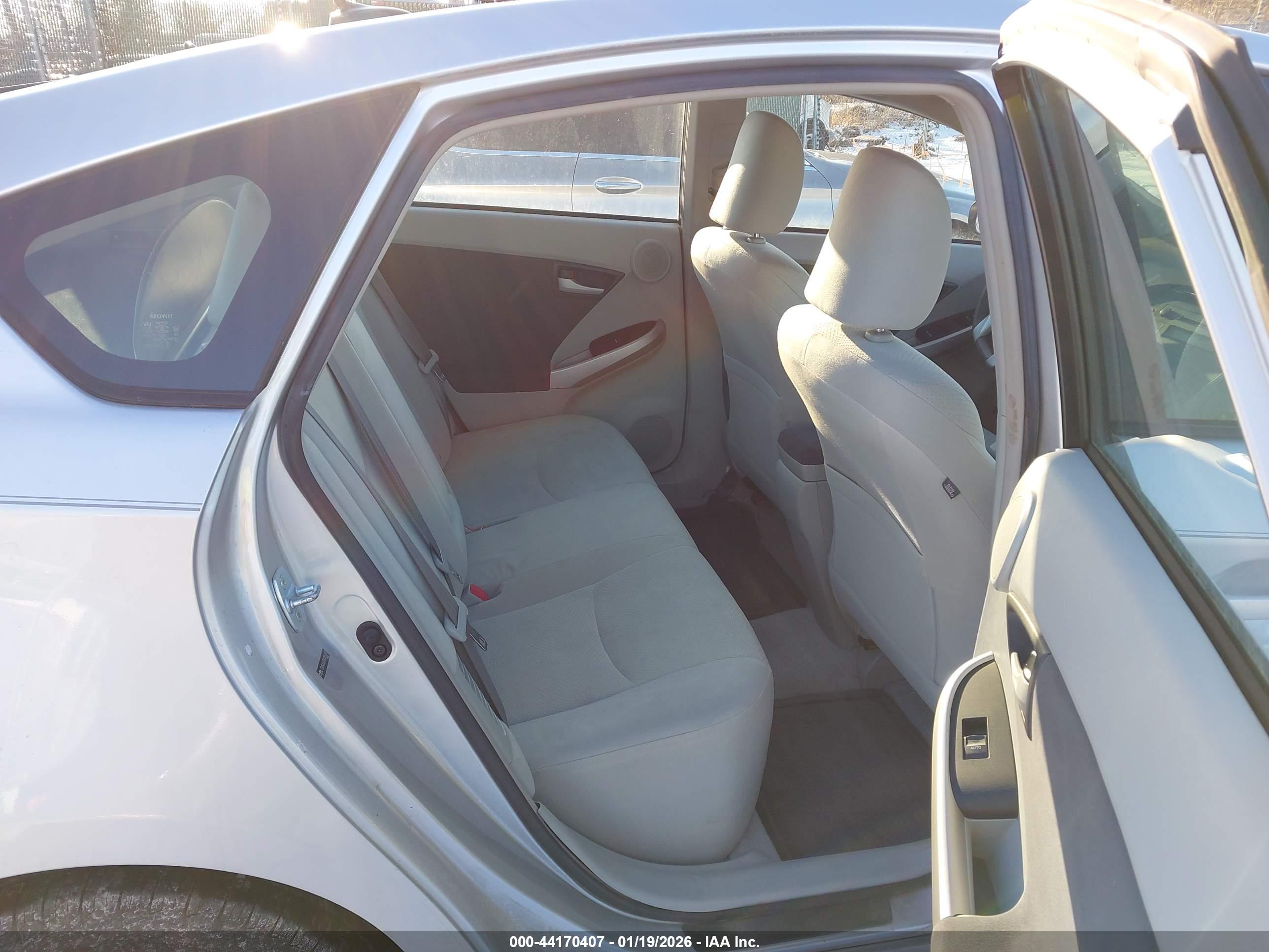 TOYOTA PRIUS image 8