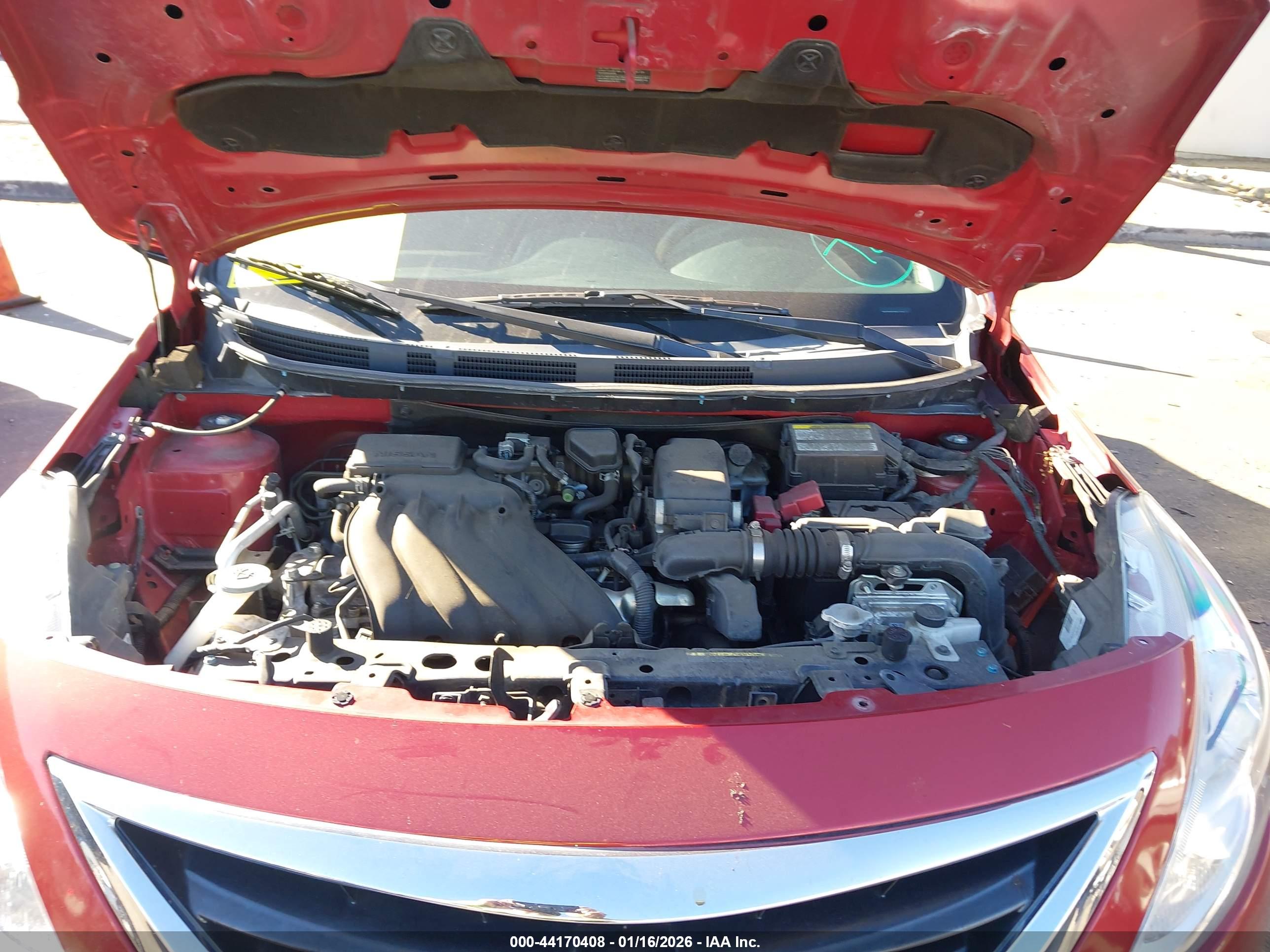 NISSAN VERSA image 10