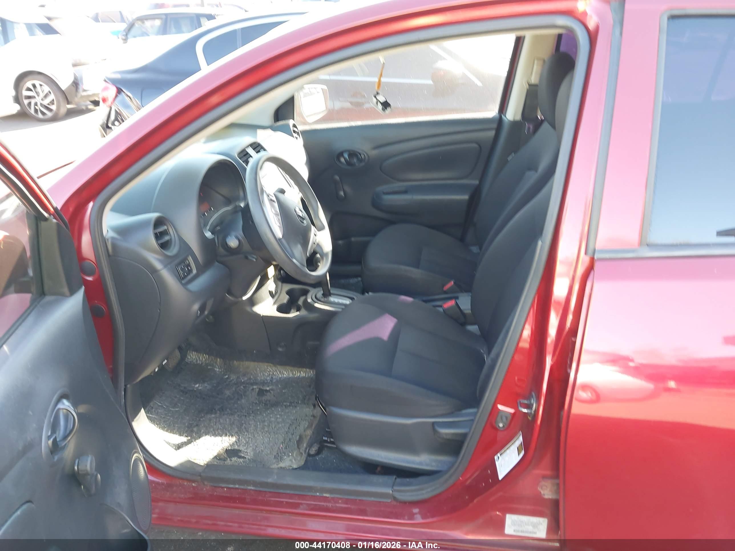 NISSAN VERSA image 5