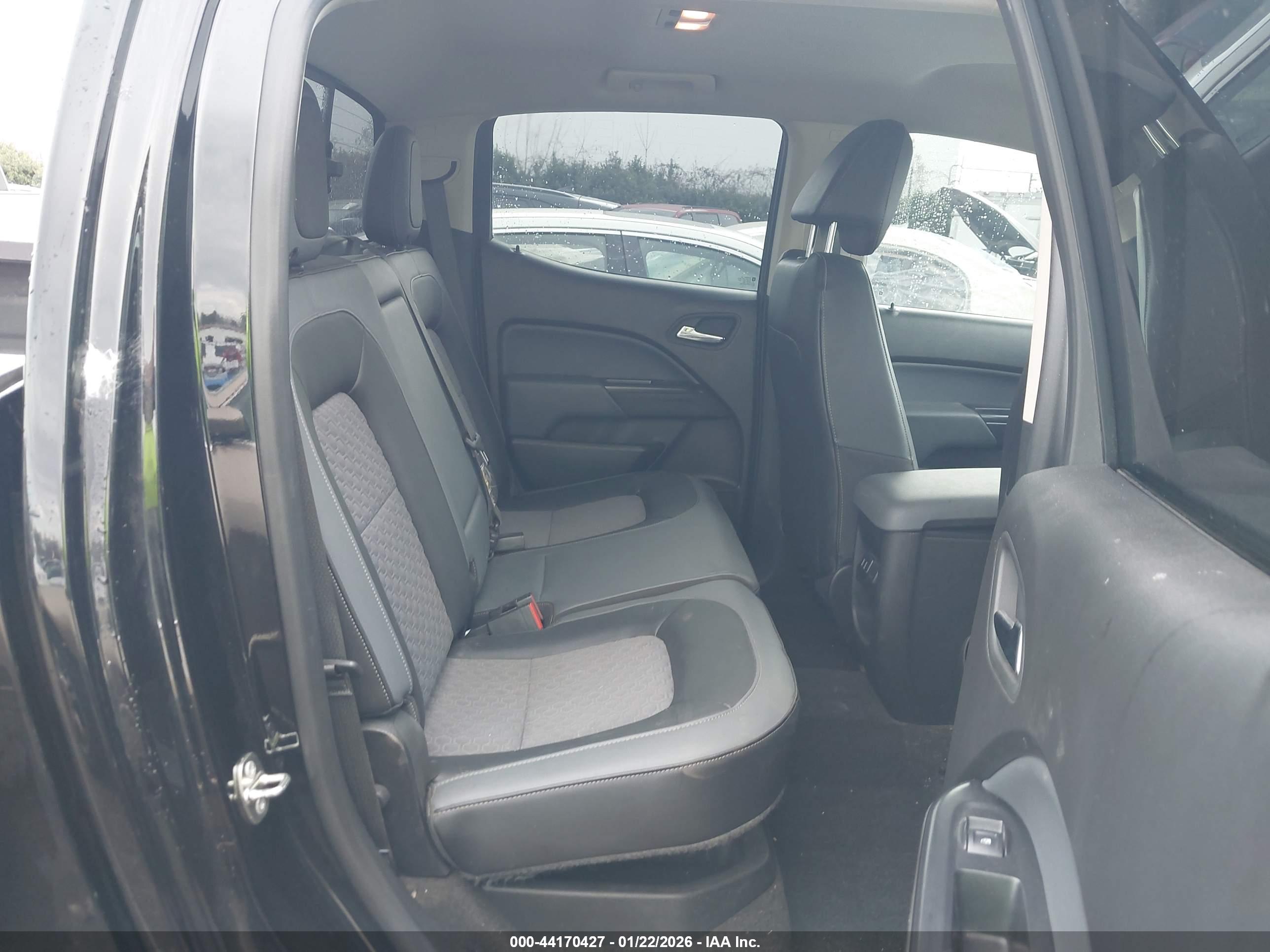 CHEVROLET COLORADO image 8