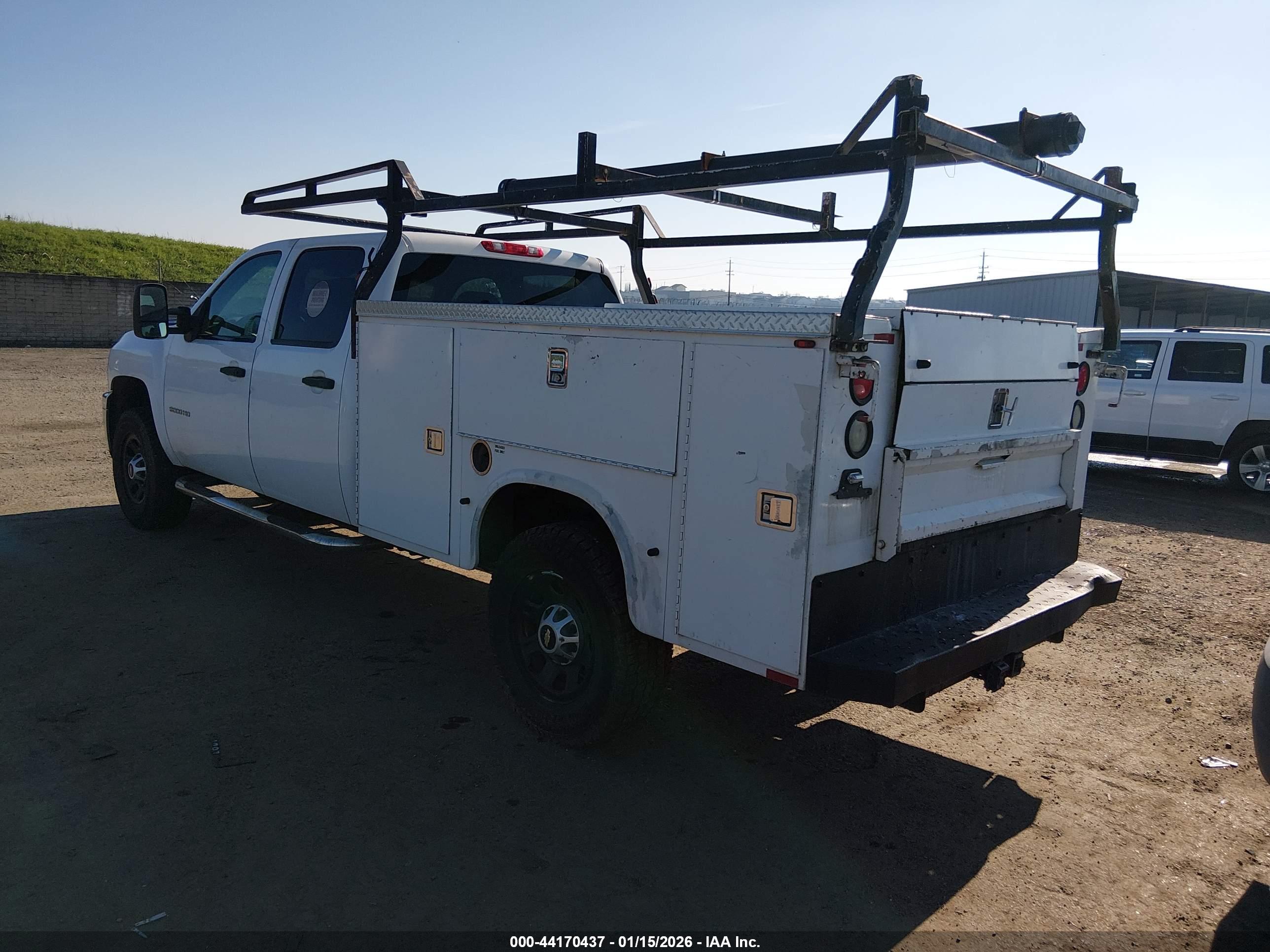 CHEVROLET SILVERADO image 3