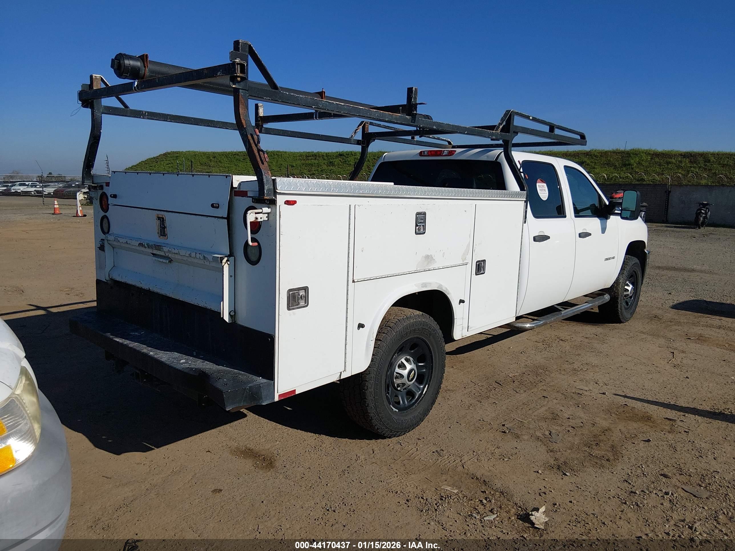 CHEVROLET SILVERADO image 4