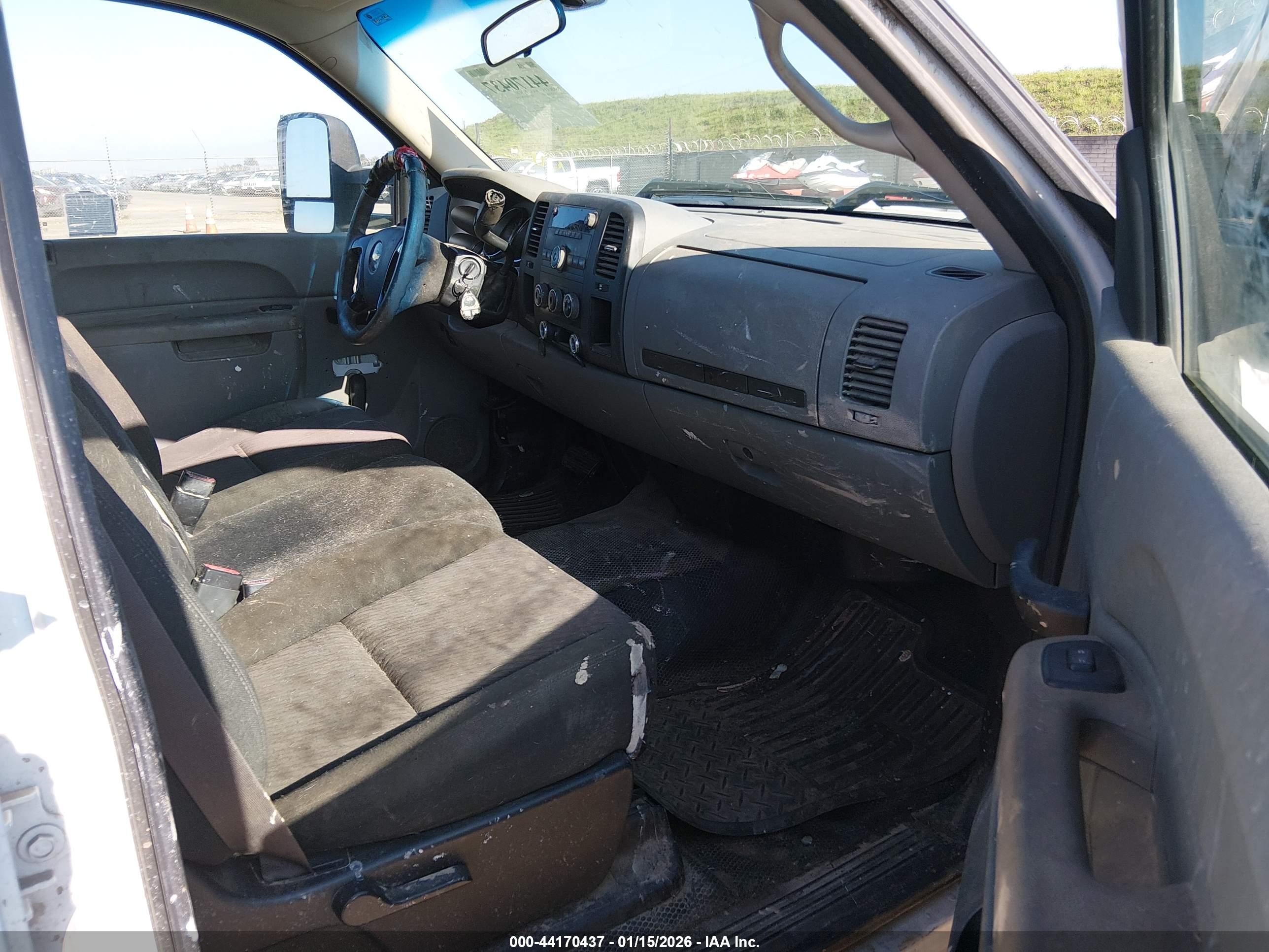 CHEVROLET SILVERADO image 5