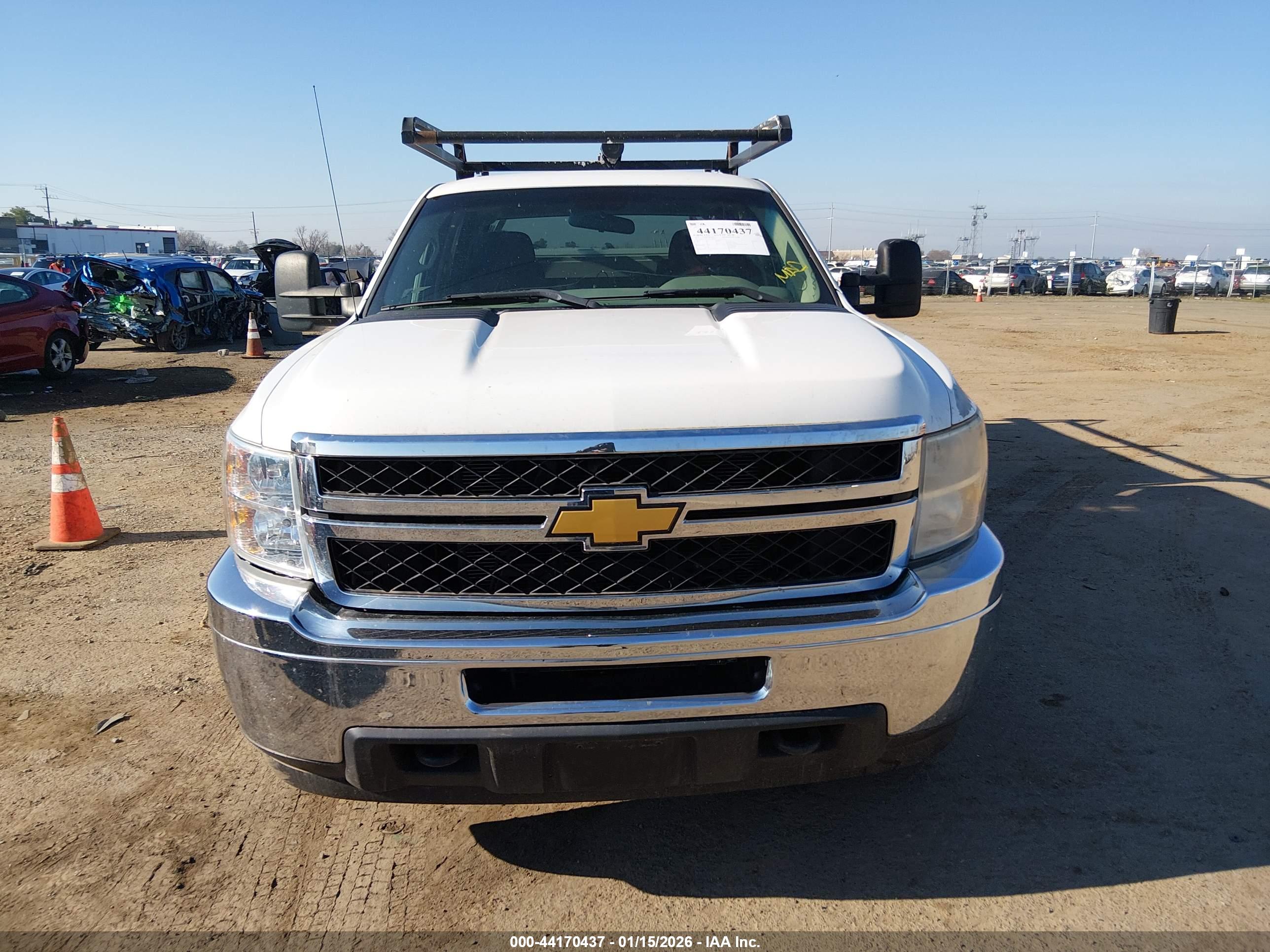 CHEVROLET SILVERADO image 6