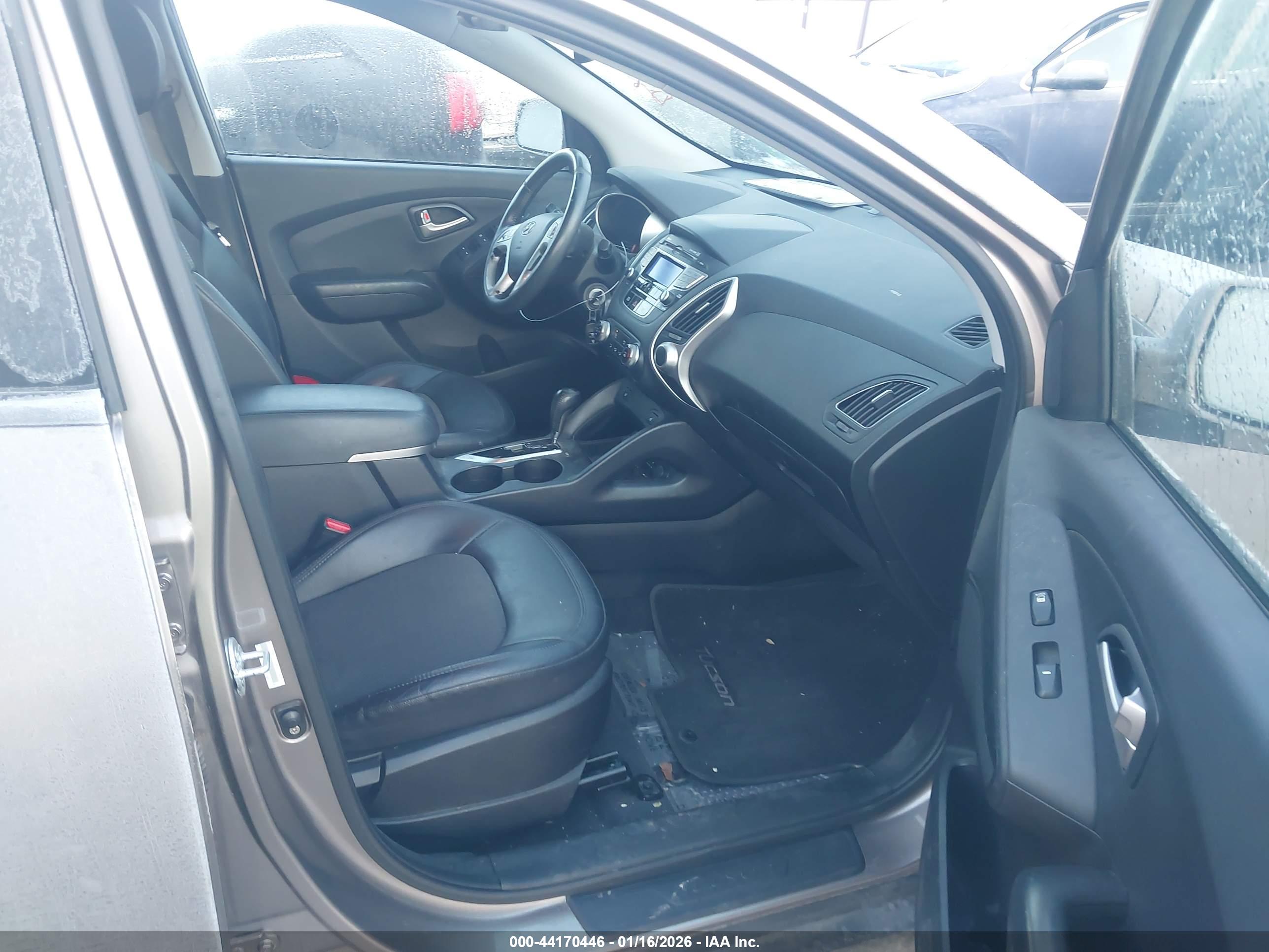 HYUNDAI TUCSON image 5