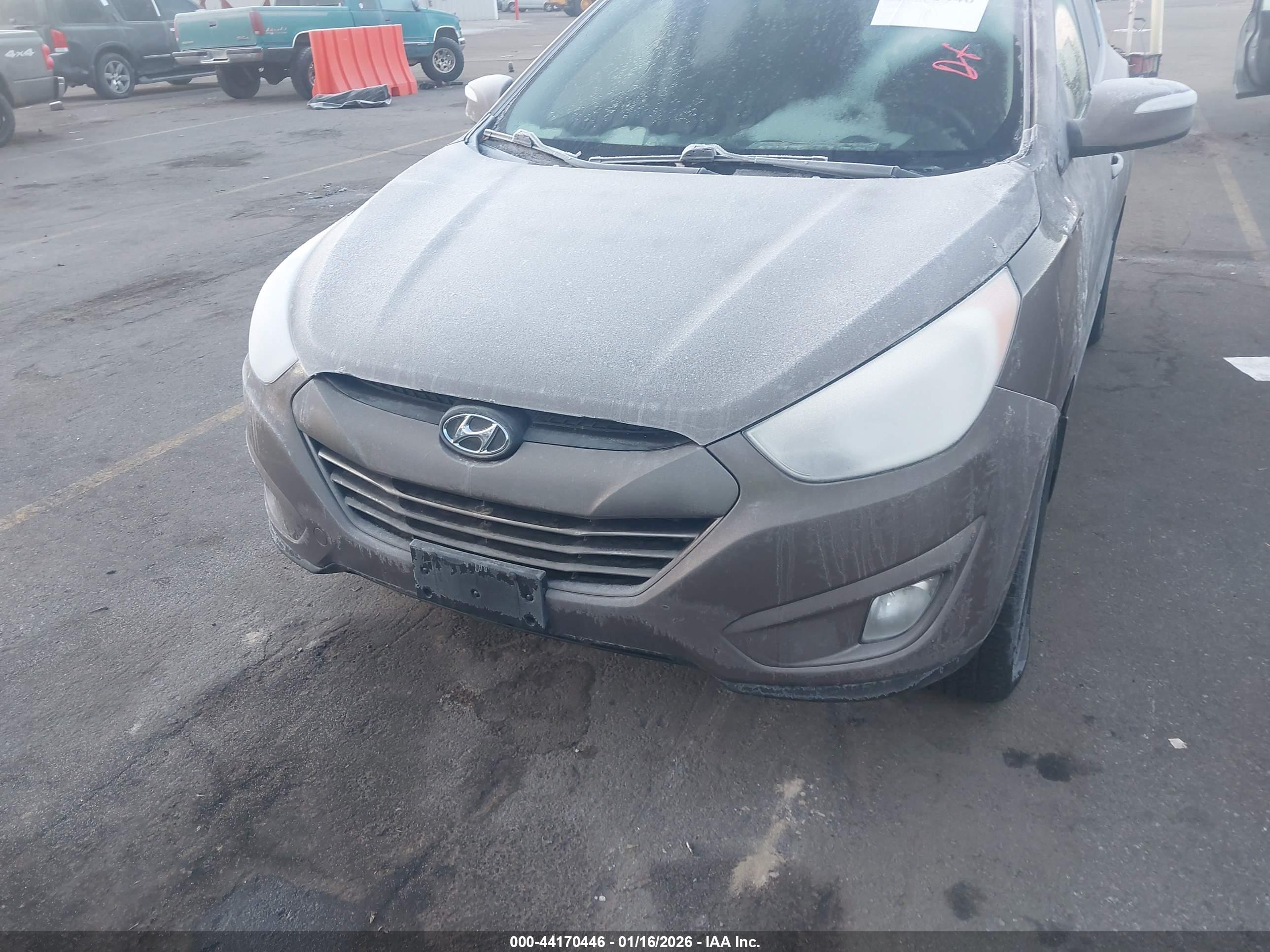 HYUNDAI TUCSON image 6