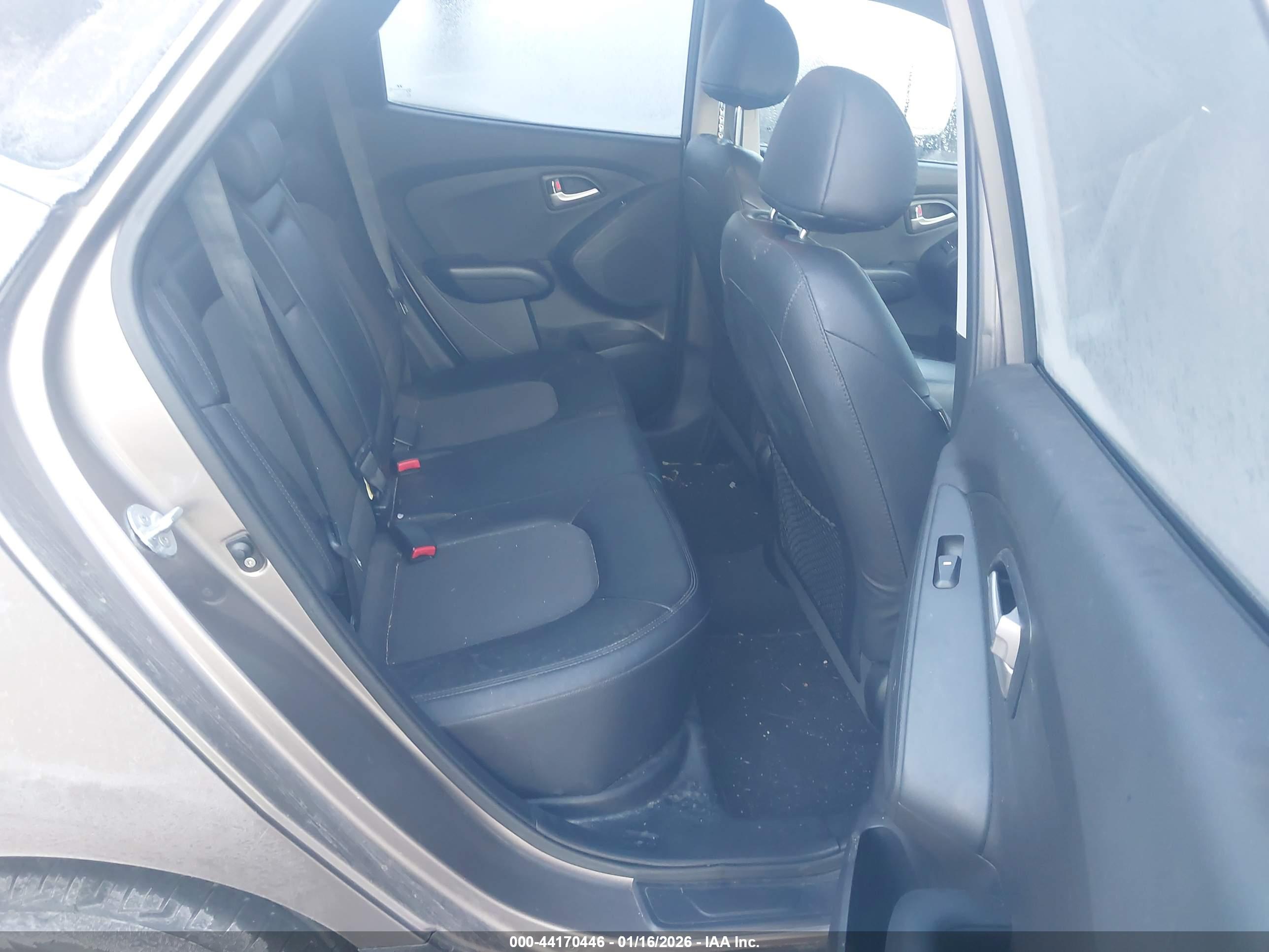 HYUNDAI TUCSON image 8