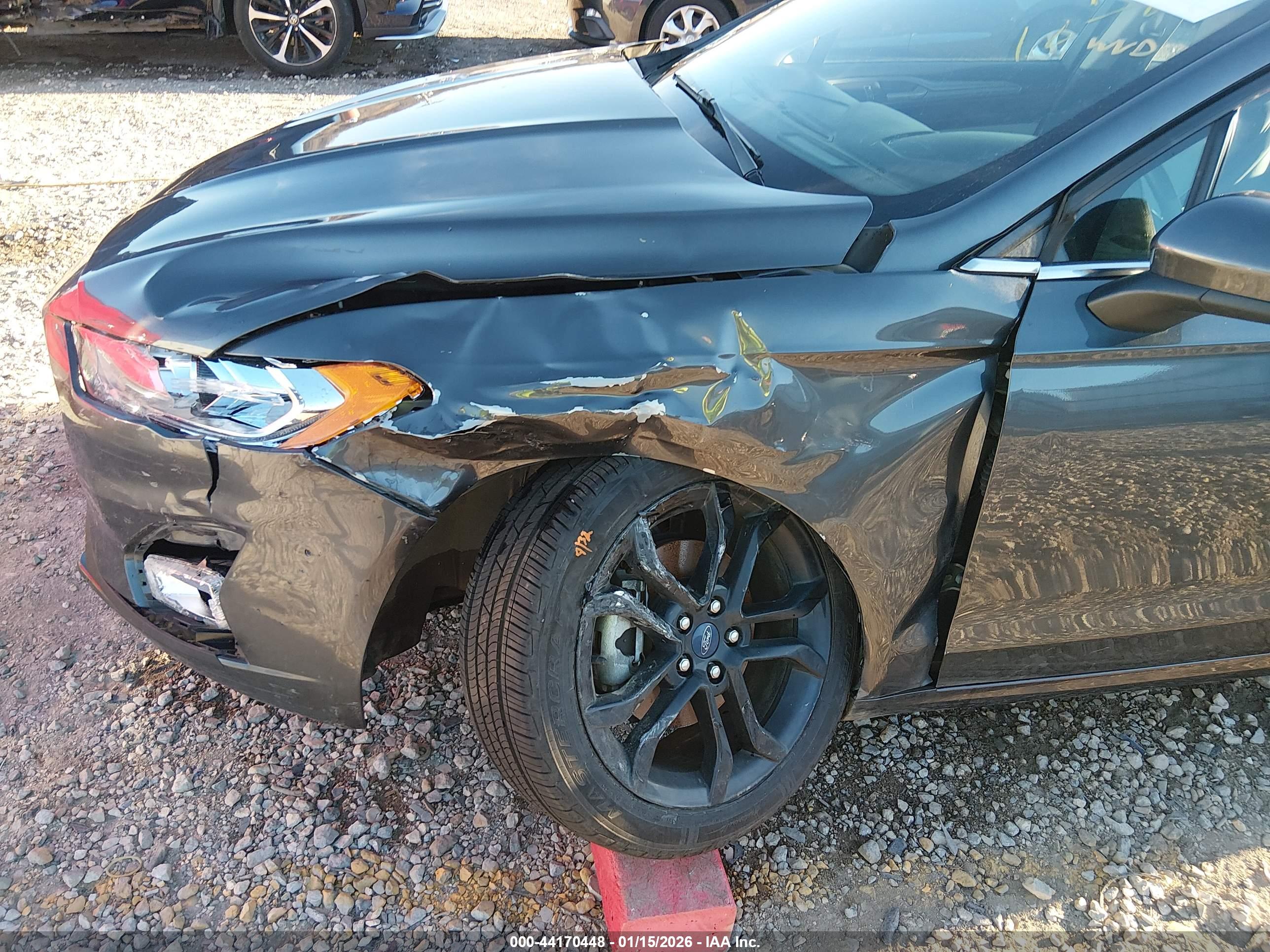 FORD FUSION image 6