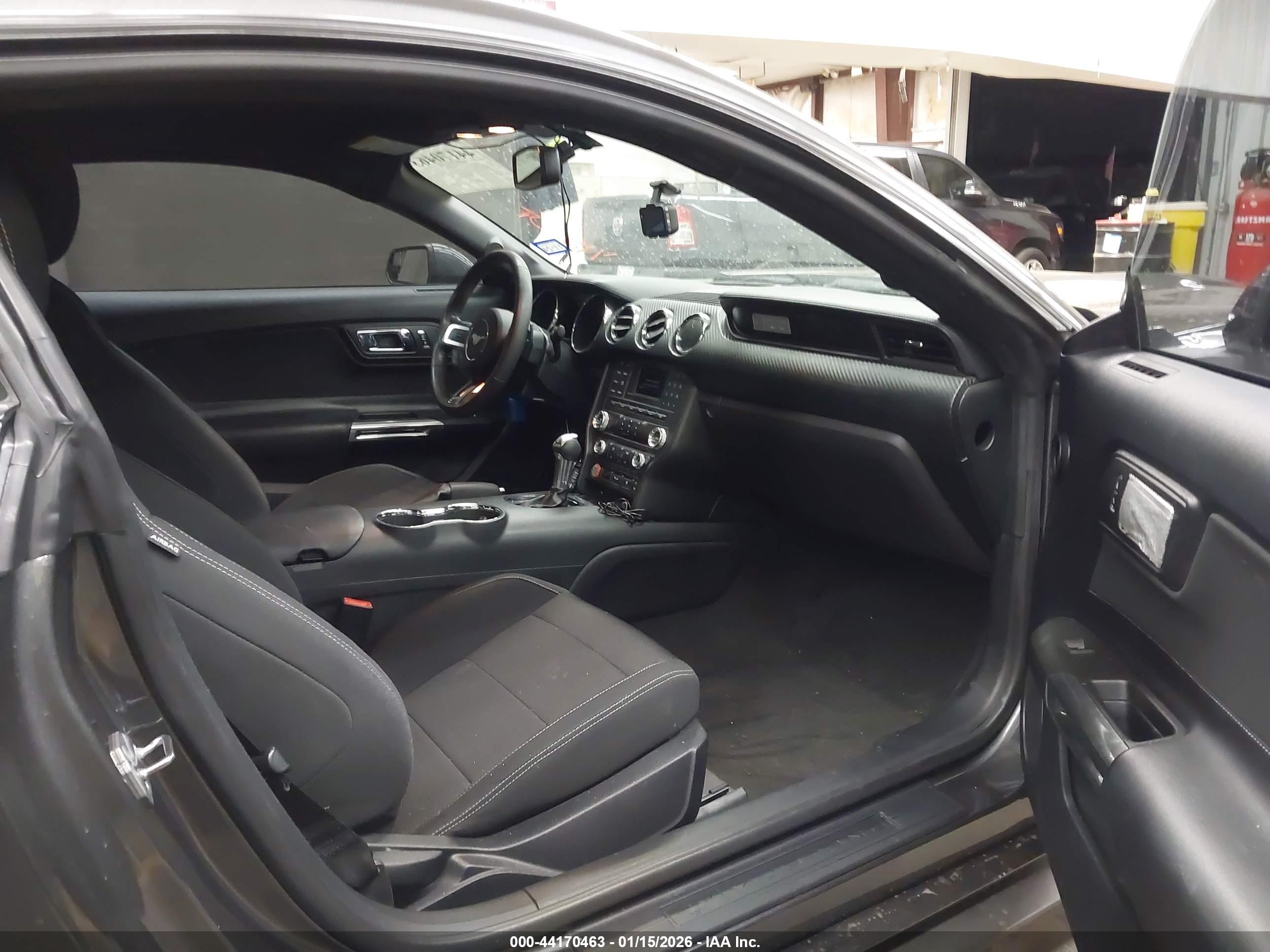 FORD MUSTANG image 5